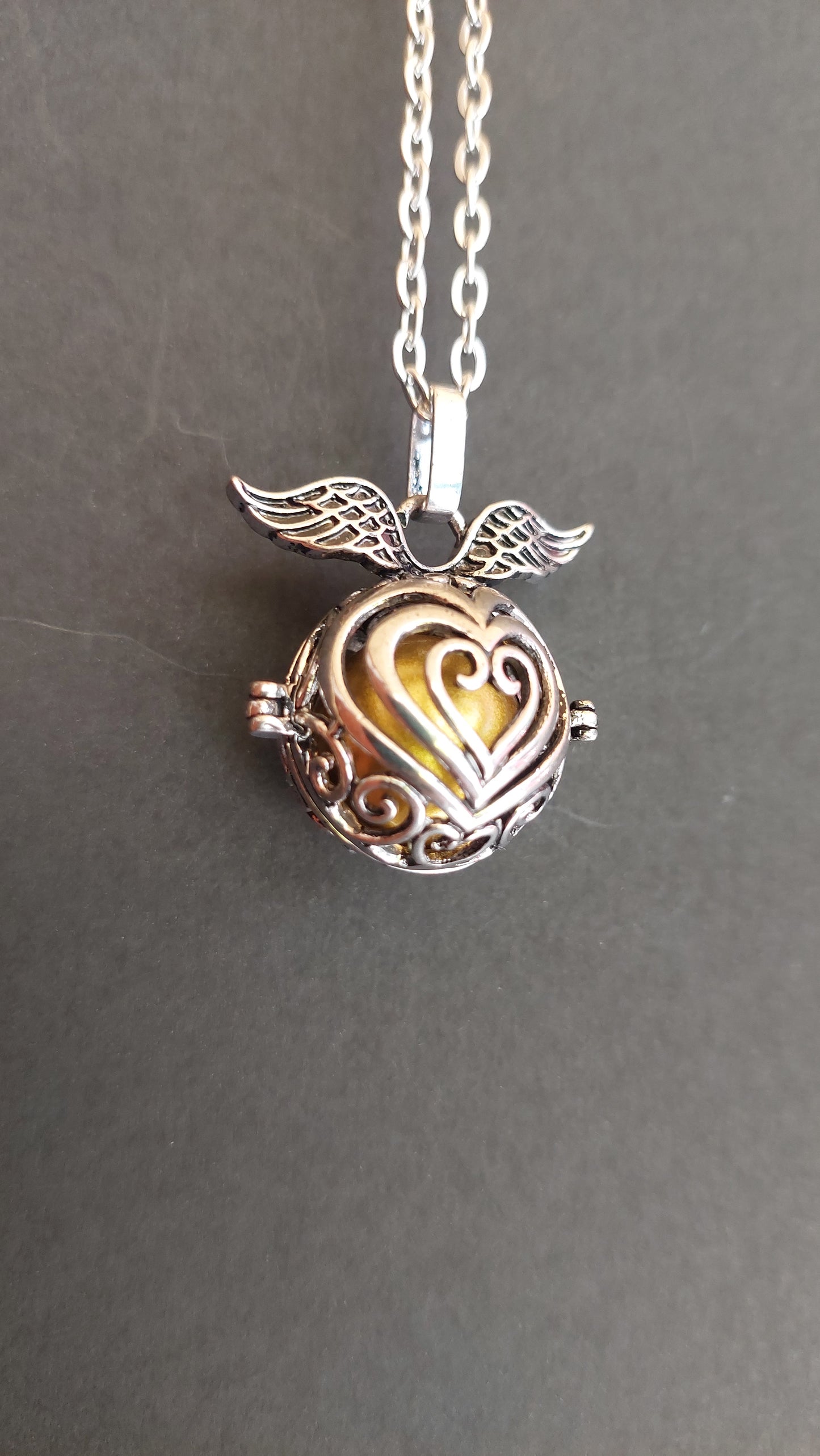 Llamador de Ángeles / Esfera con Alas y Corazones Oro