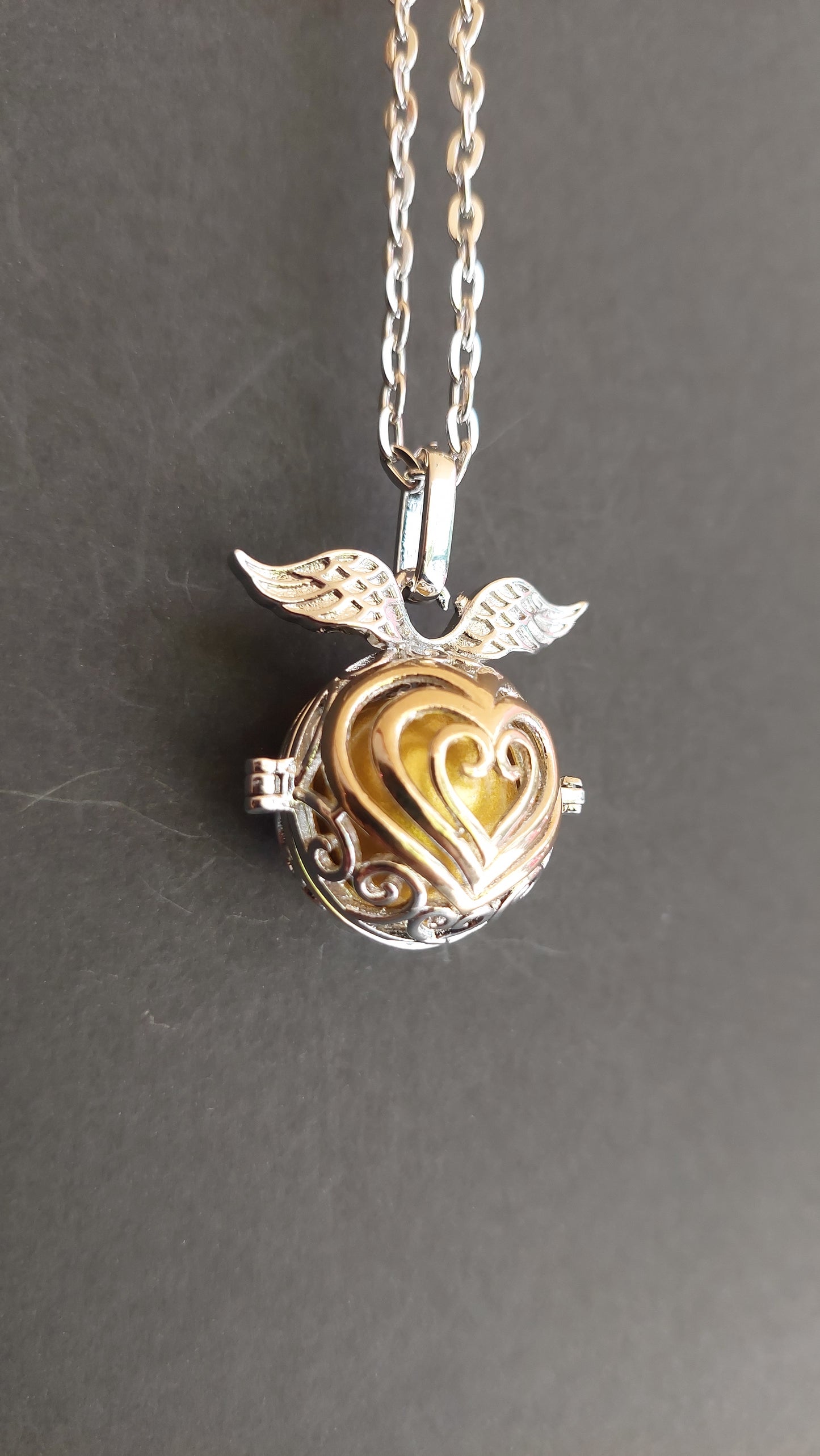 Llamador de Ángeles / Esfera con Corazones Dorado y Alas Oro