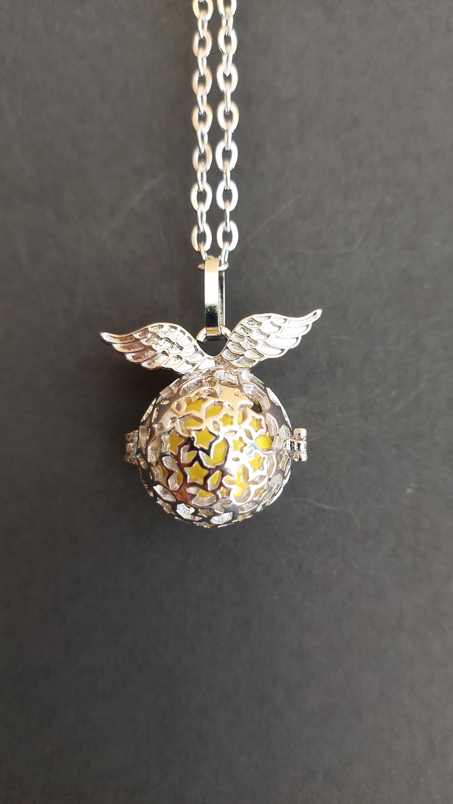 Llamador de Ángeles / Esfera con Estrellas y Alas Amarillo