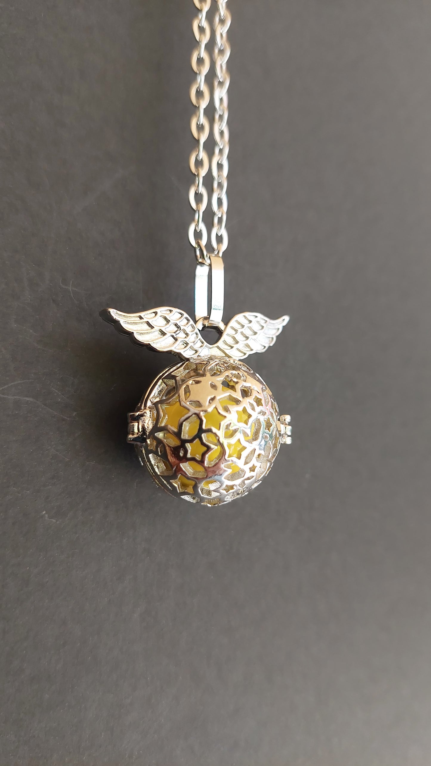 Llamador de Ángeles / Esfera con Estrellas y Alas Amarillo