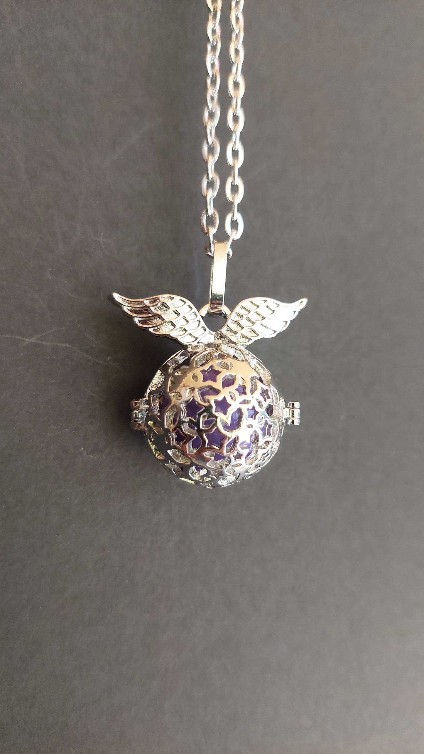 Llamador de Ángeles / Esfera con Estrellas y Alas Morado