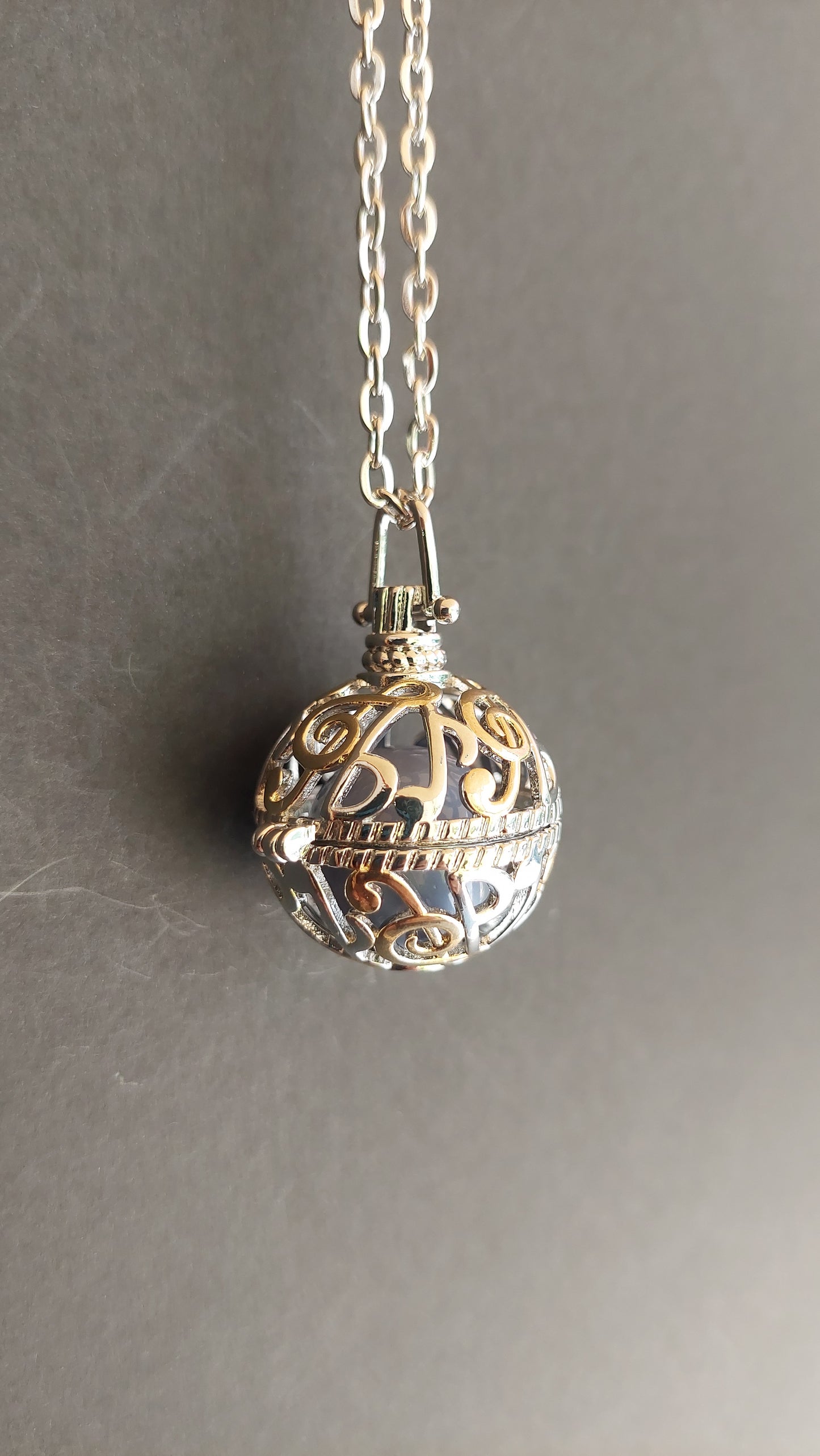 Llamador de Ángeles / Esfera con Notas Musicales Lavanda