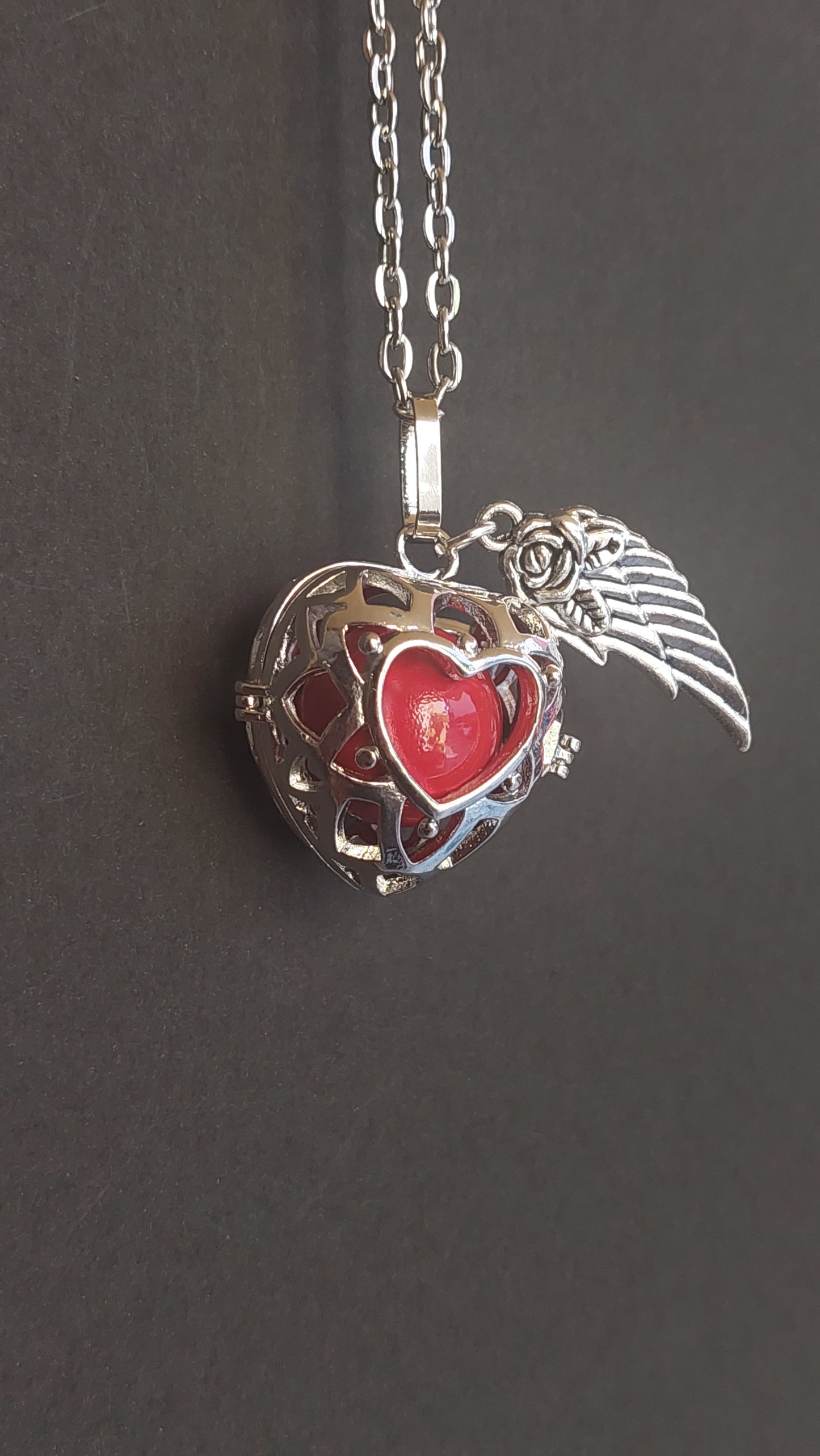 Llamador de Ángeles / Corazón Rojo con 1 ala y flor