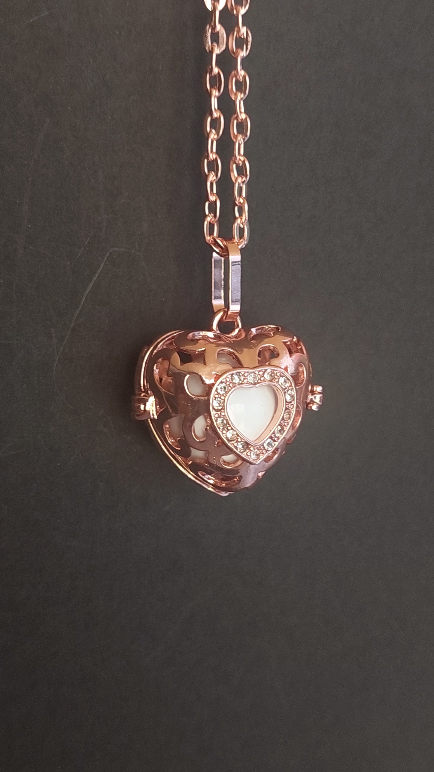 Llamador de Ángeles / Corazón ORO ROSA cascabel blanco