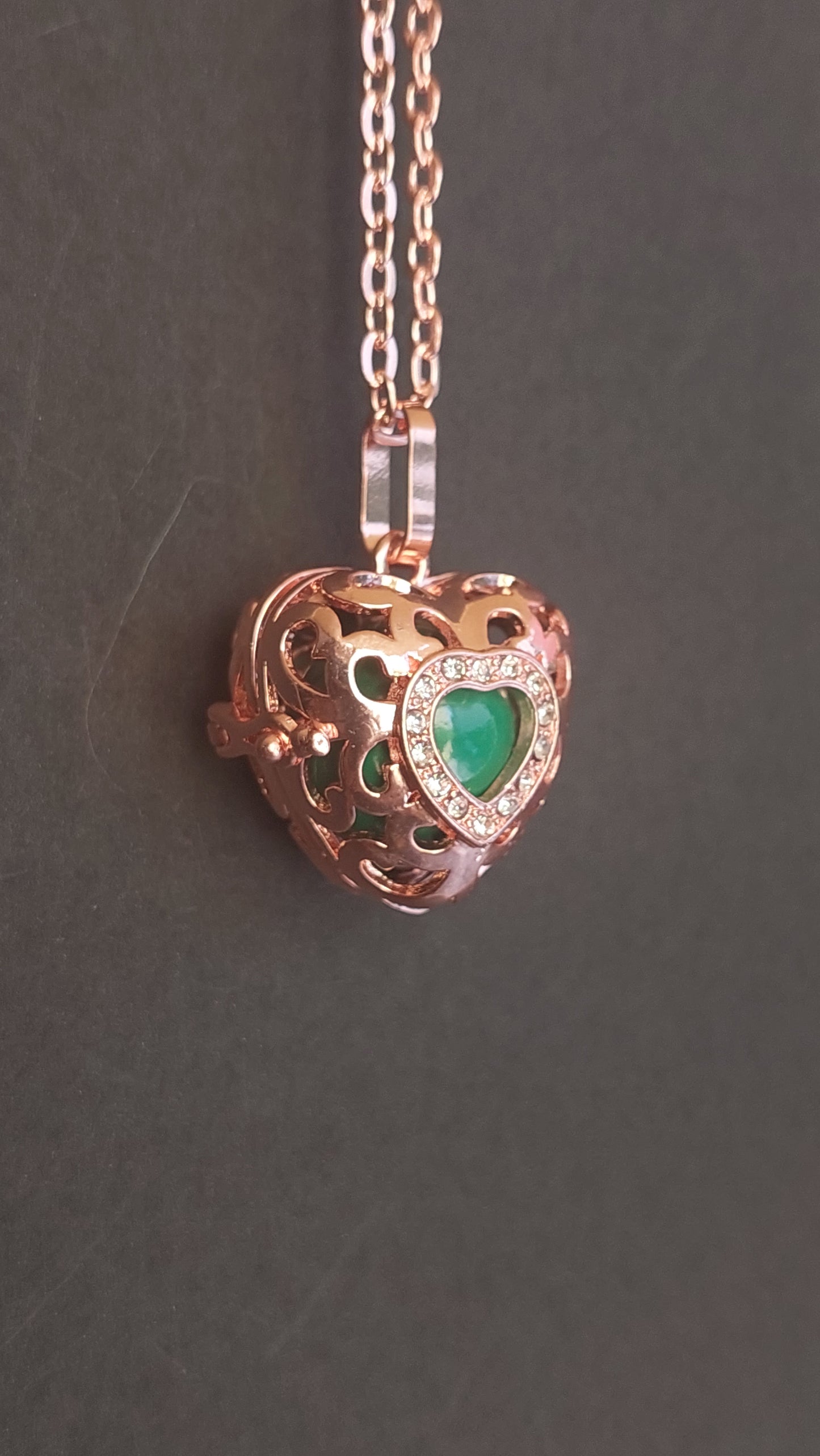 Llamador de Ángeles / Corazón ORO ROSA cascabel verde