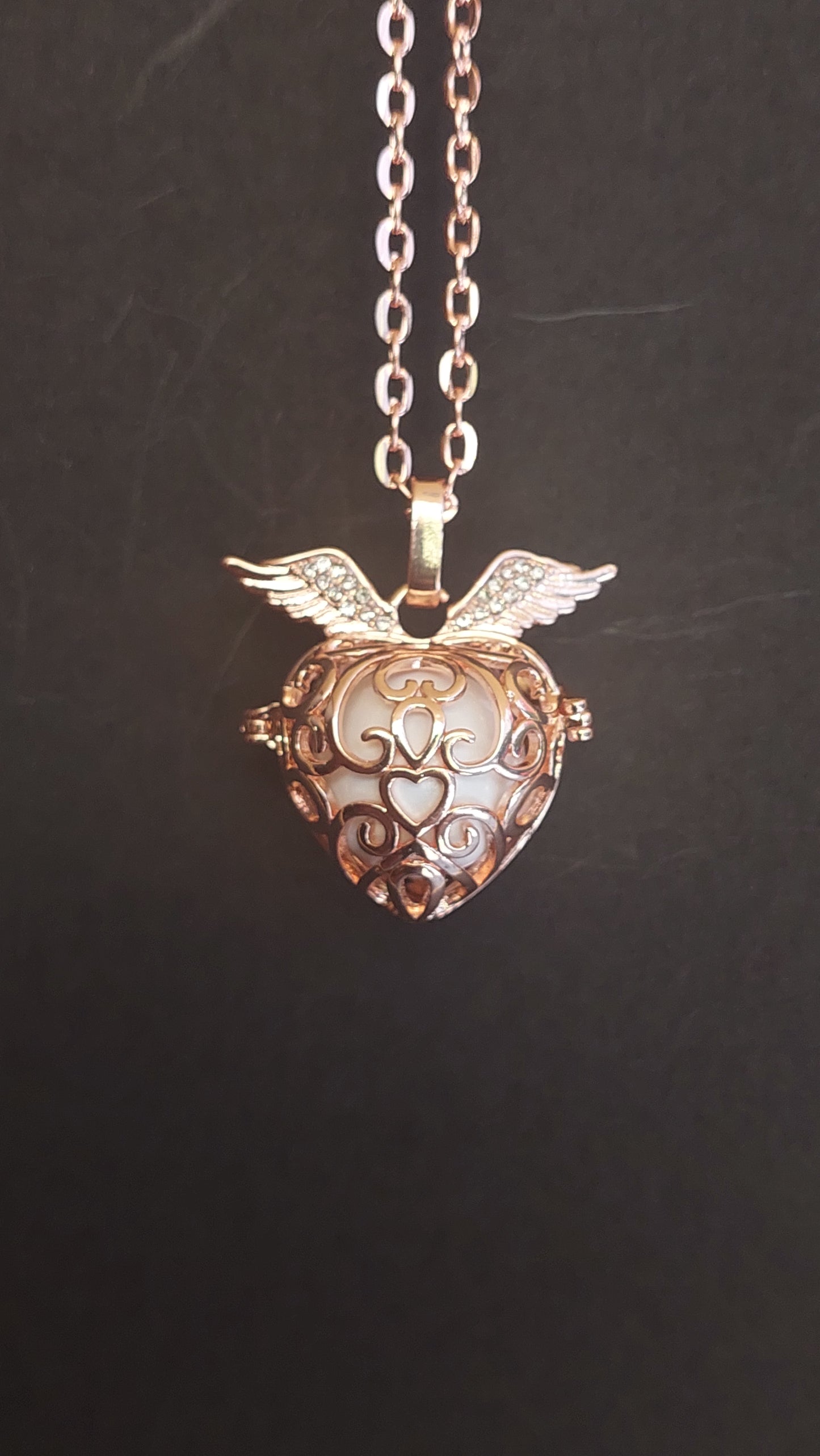 Llamador de Ángeles / Corazón 2 alas ORO ROSA cascabel blanco