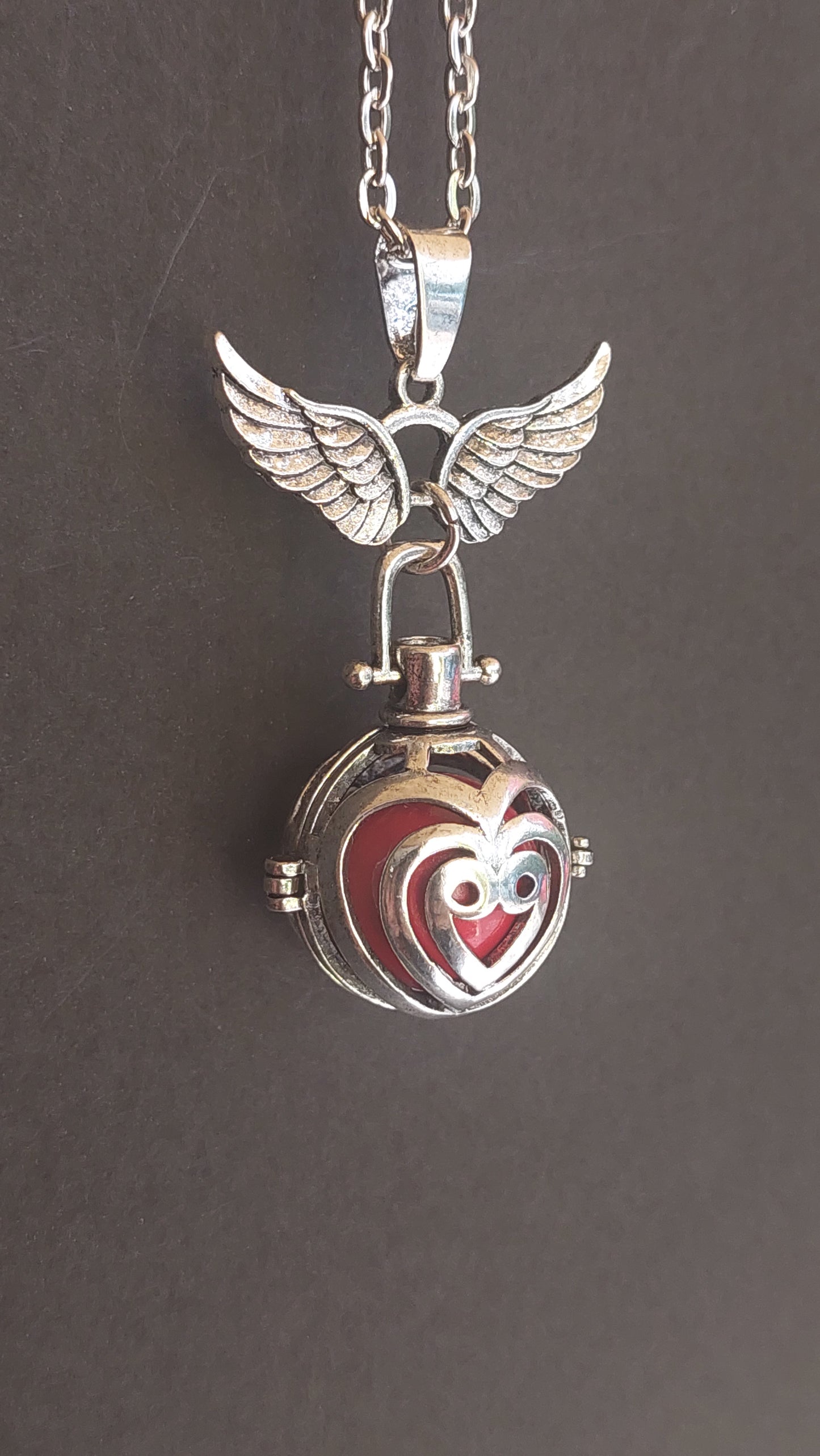 Llamador de Ángeles / Esfera Corazónes y 2 alas rojo