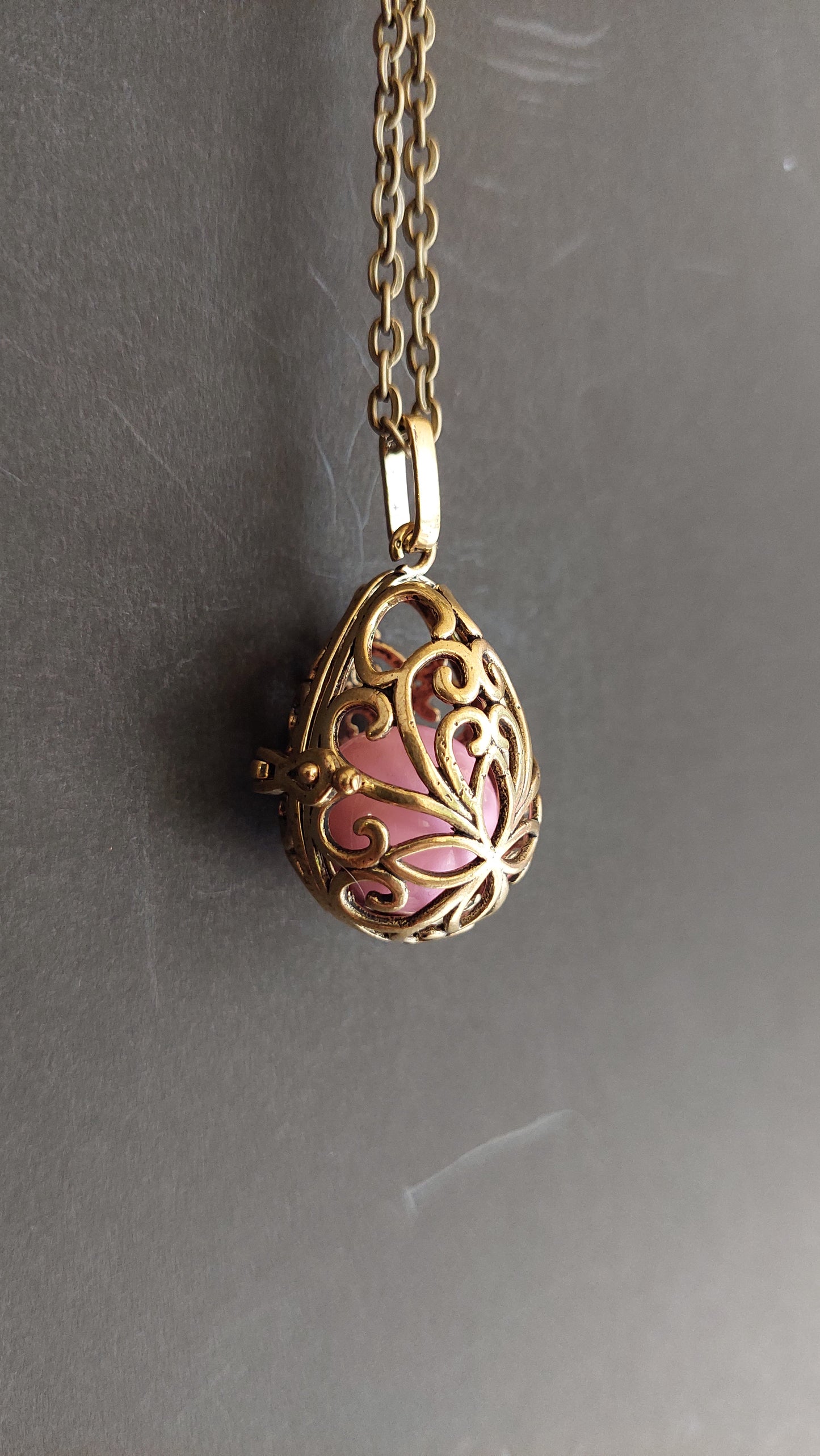 Llamador de Ángeles / Huevo DORADO ANTIGUO con Flores Rosa