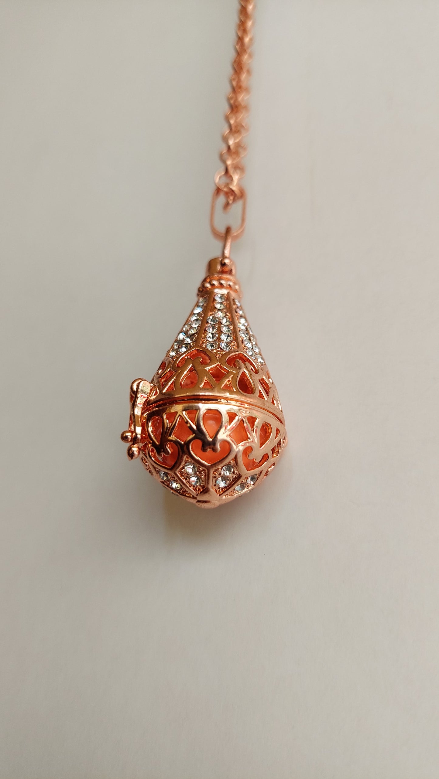 Llamador de Ángeles / Gota con Brillantes ORO ROSA Salmón