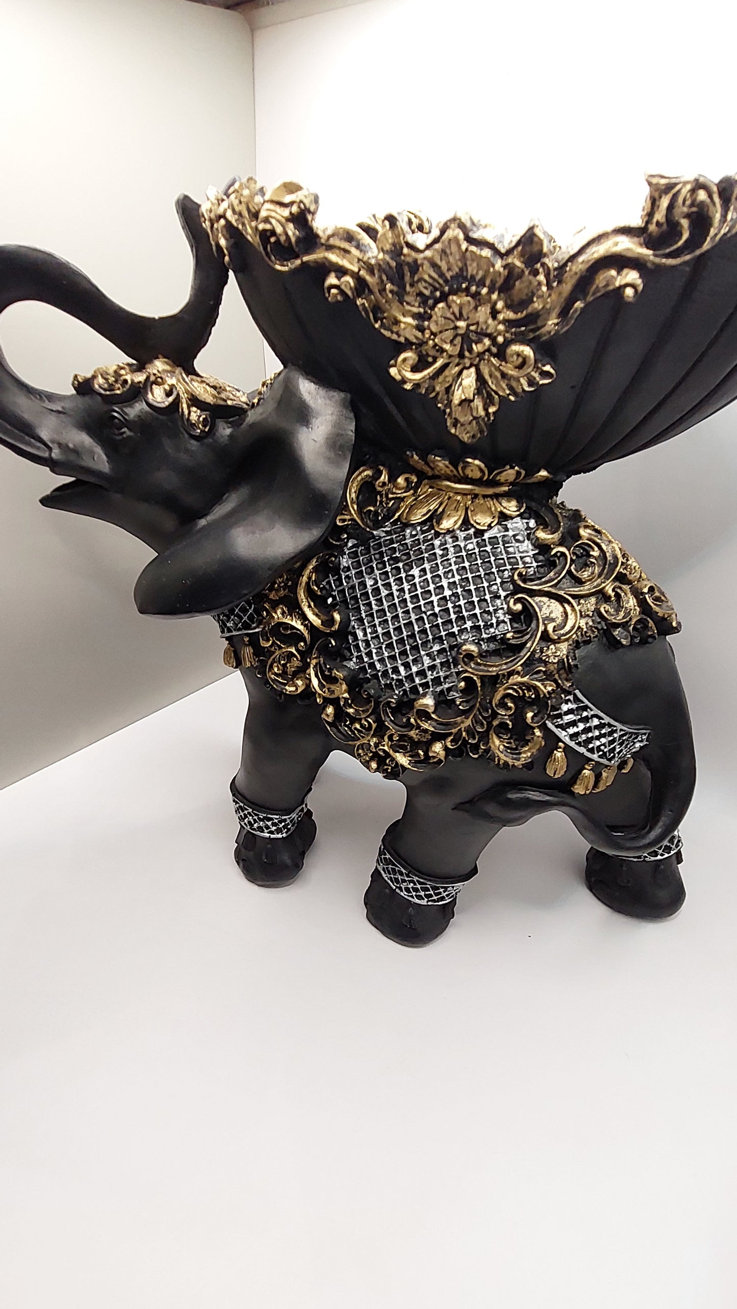 Elefante con Cuenco (negro)