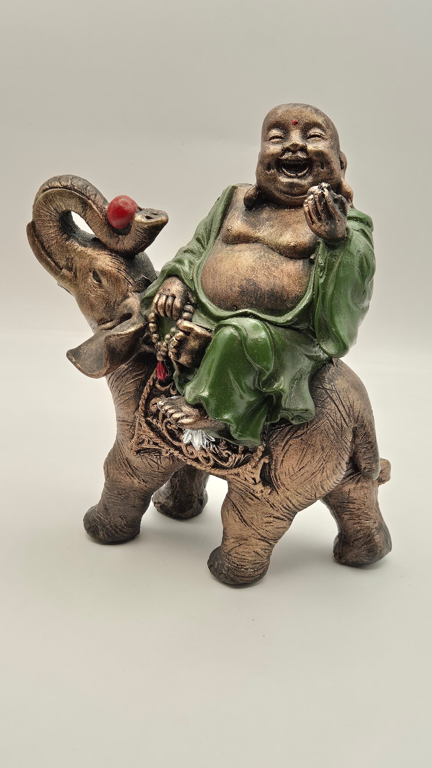 Buda Hotei sobre Elefante (marrón)