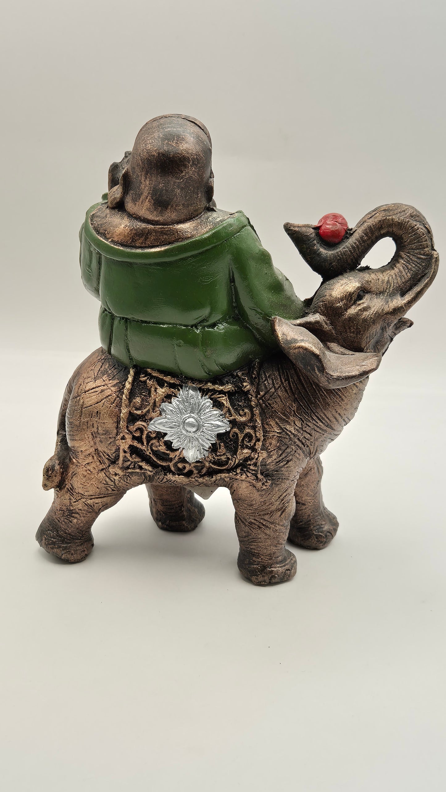 Buda Hotei sobre Elefante (marrón)
