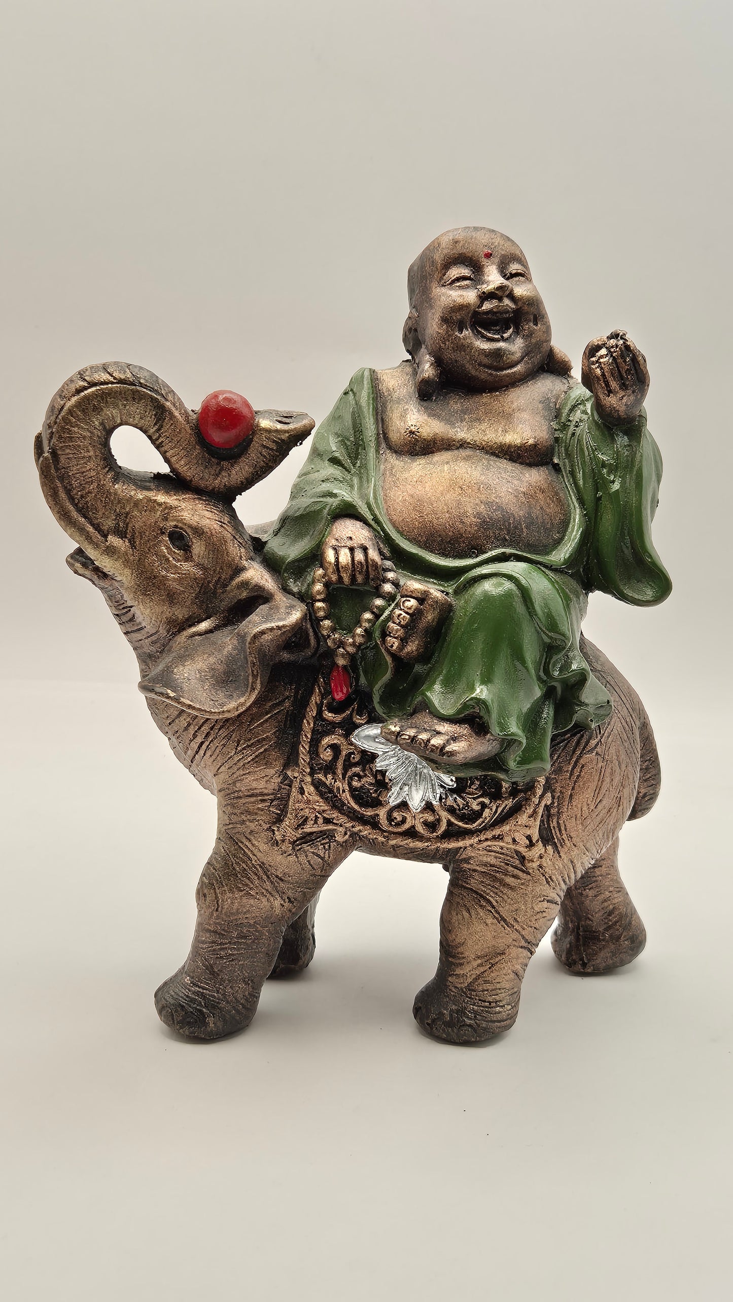 Buda Hotei sobre Elefante (marrón)