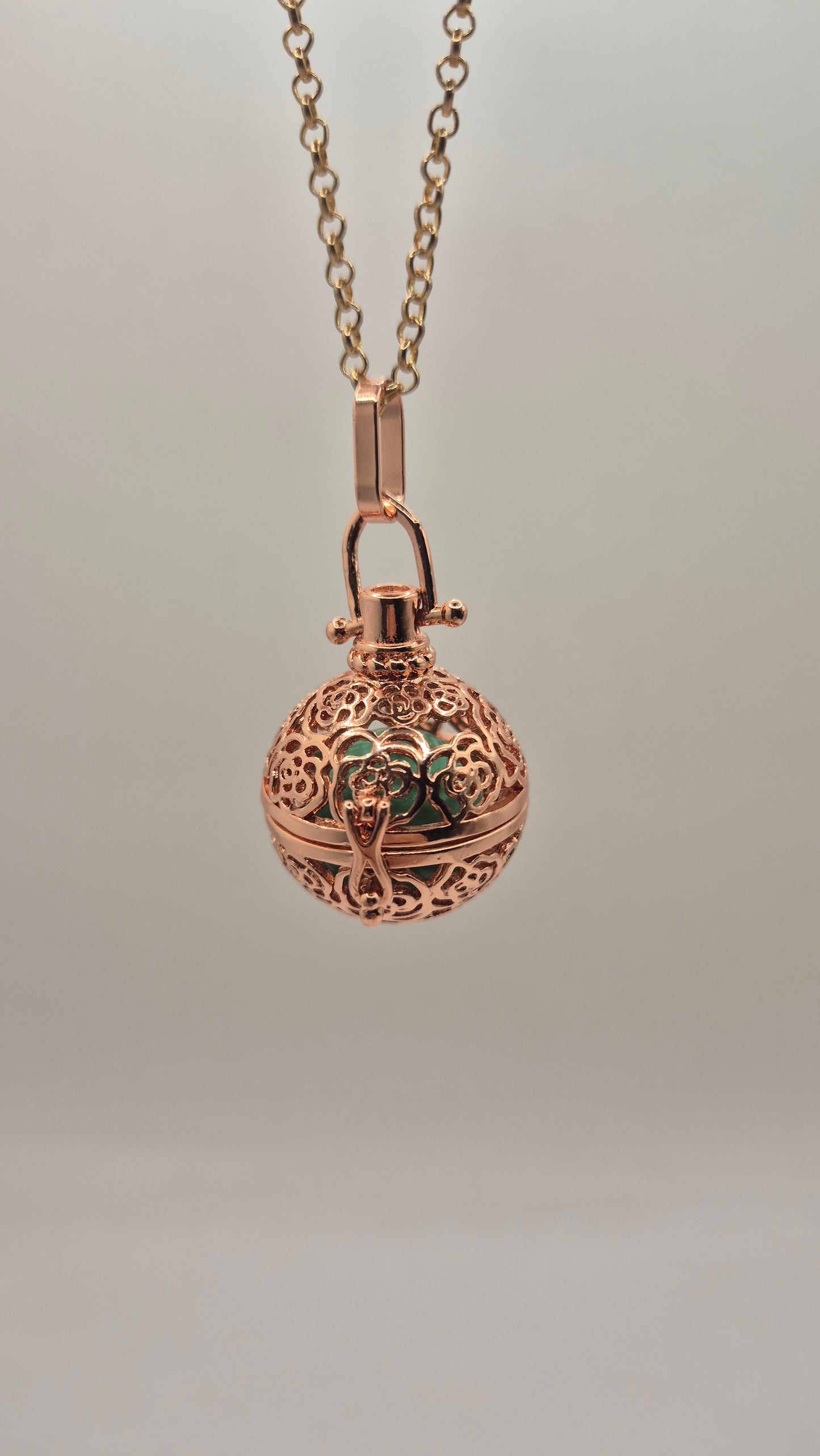 Llamador de Ángeles / Esfera ORO ROSA con Rosas / Cascabel Menta