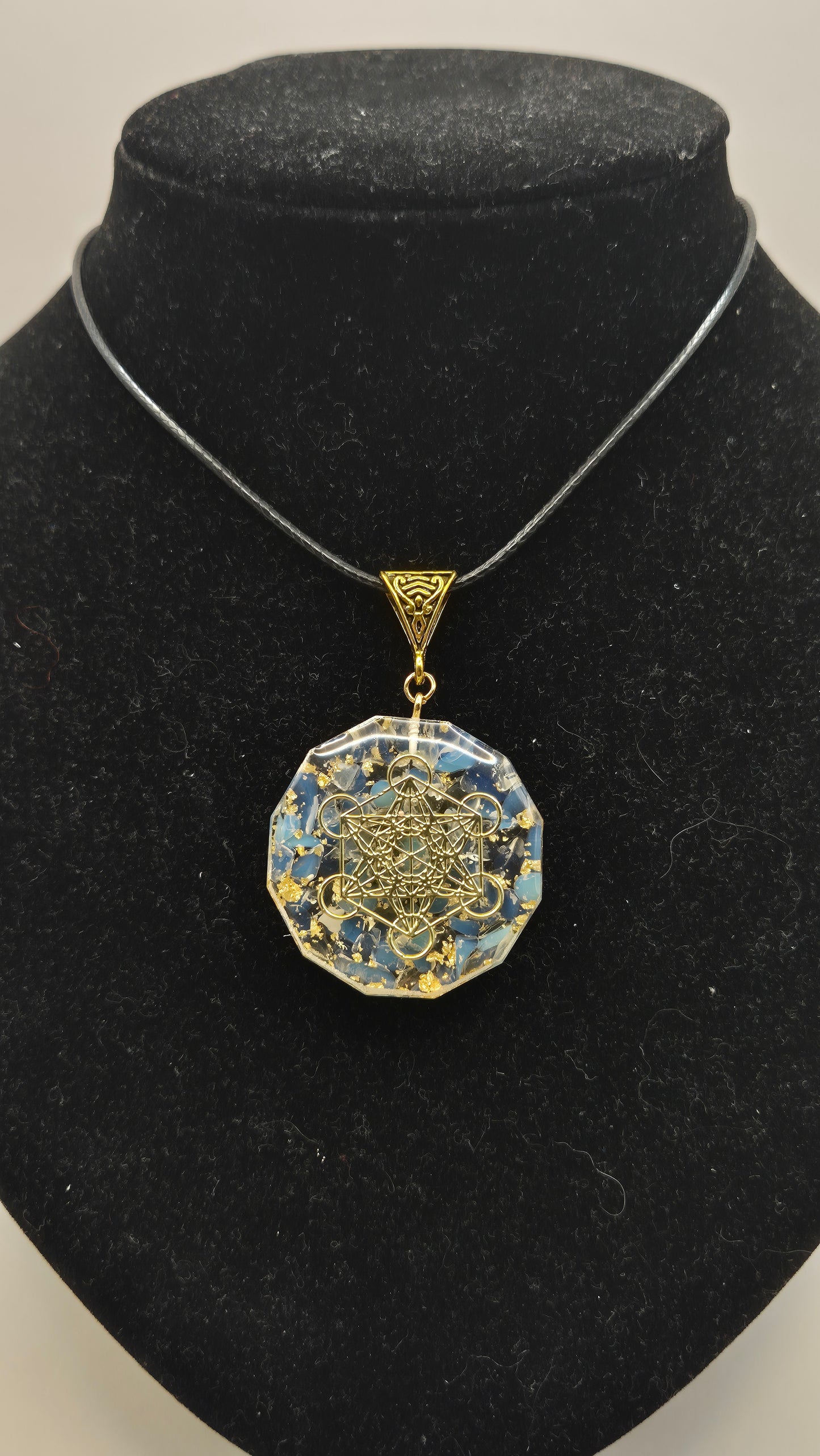 Collar dije Orgonita Cubo de Metatrón (color 1)