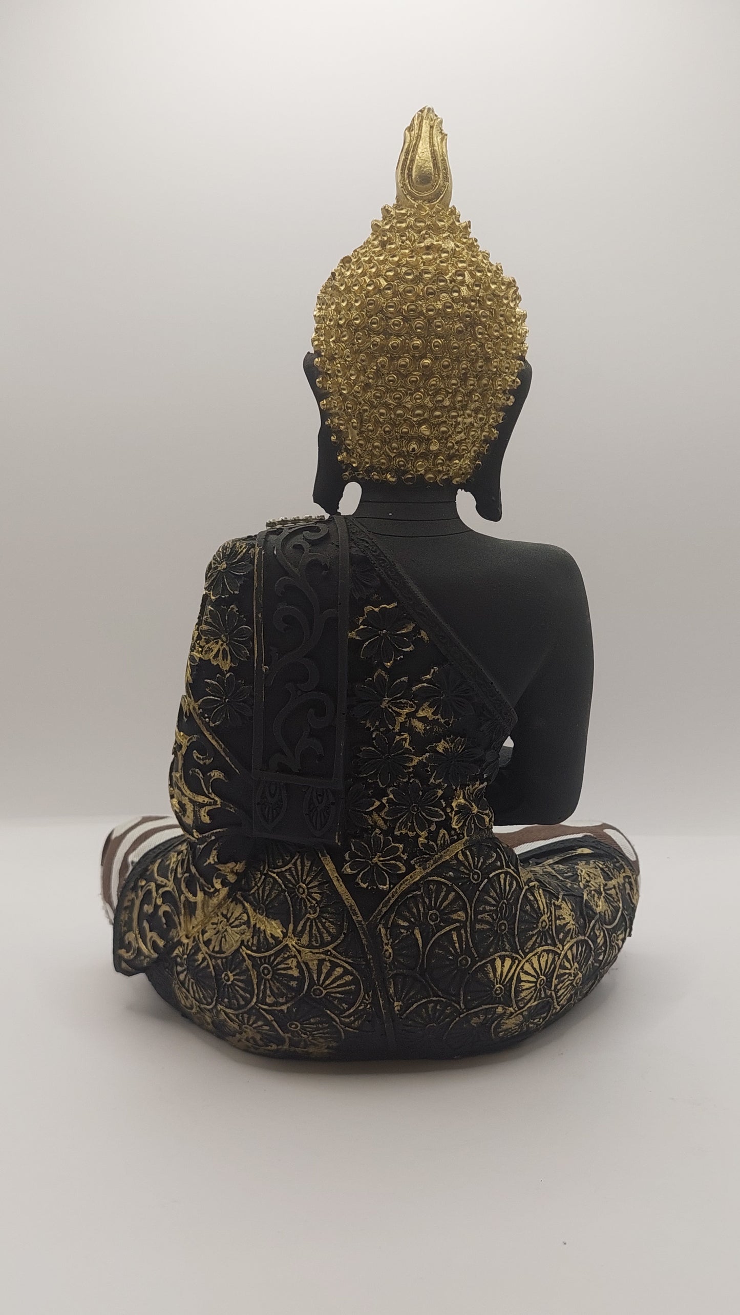 Buda Grande con Mano sobre Regazo y Pecho "Mudra abhaya" (negro)