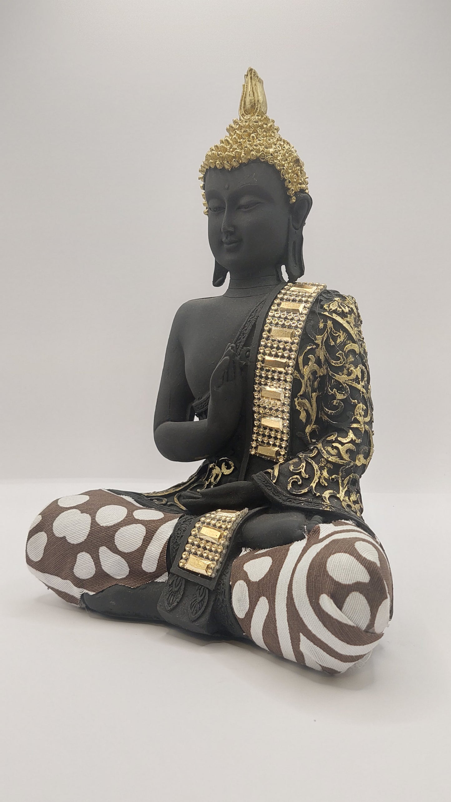 Buda Grande con Mano sobre Regazo y Pecho "Mudra abhaya" (negro)