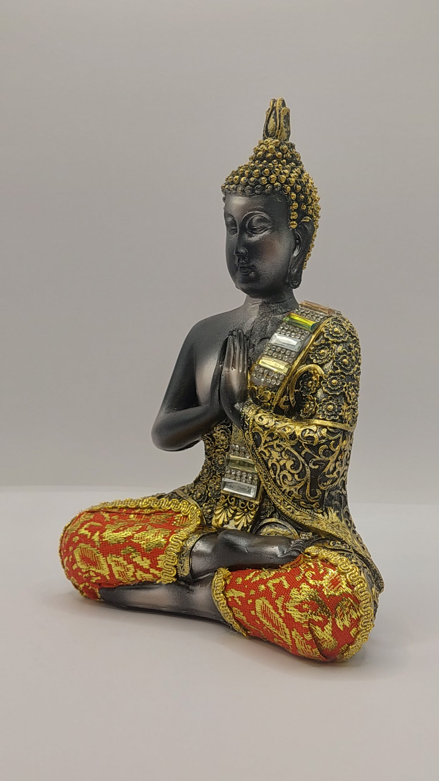 Buda con Manos en Pecho "Mudra Pranan"