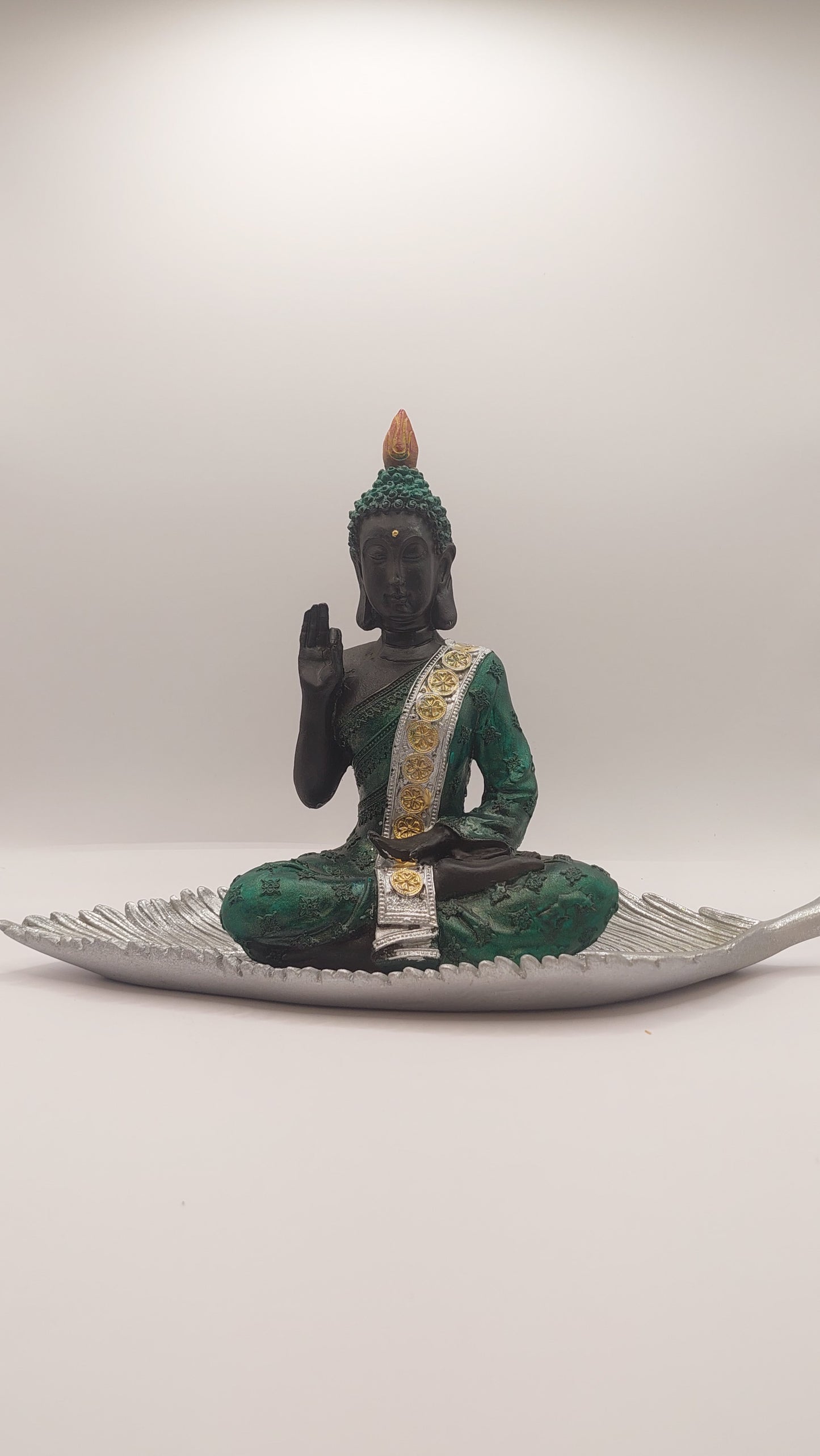 Buda dedos juntos y mano en regazo "Mudra vitarka" (verde) NO INCLUYE BASE