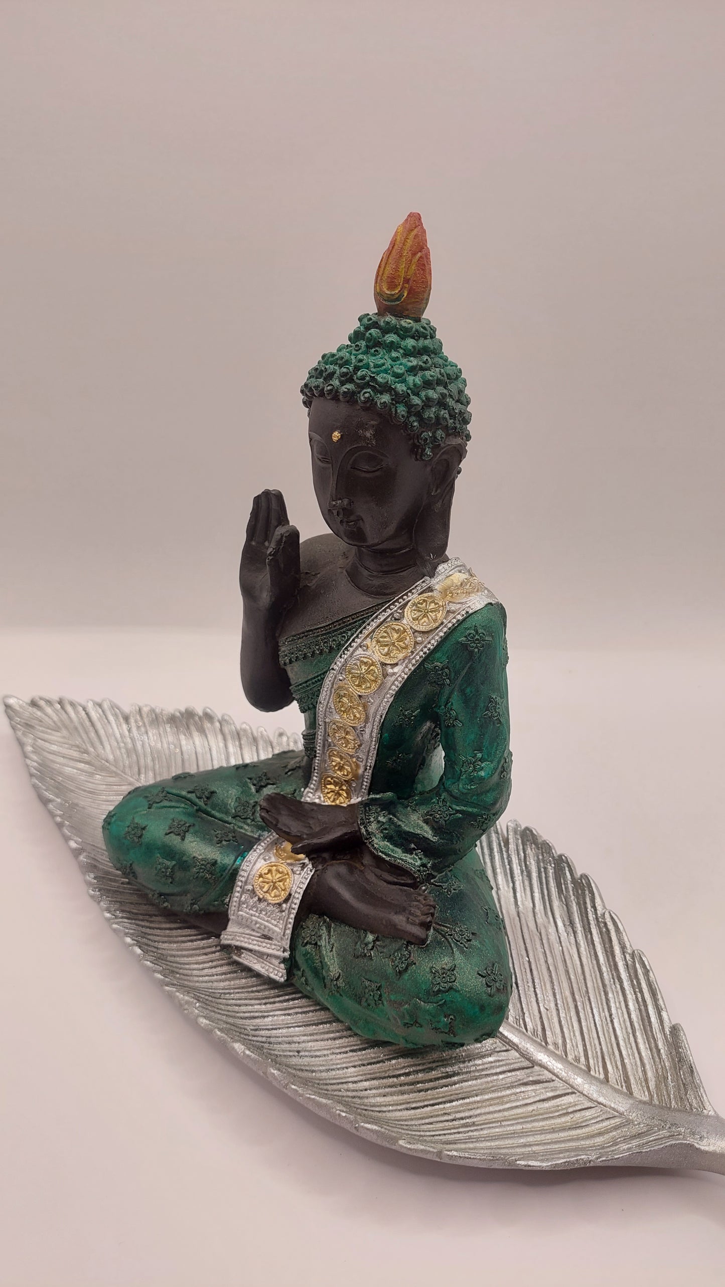Buda dedos juntos y mano en regazo "Mudra vitarka" (verde) NO INCLUYE BASE
