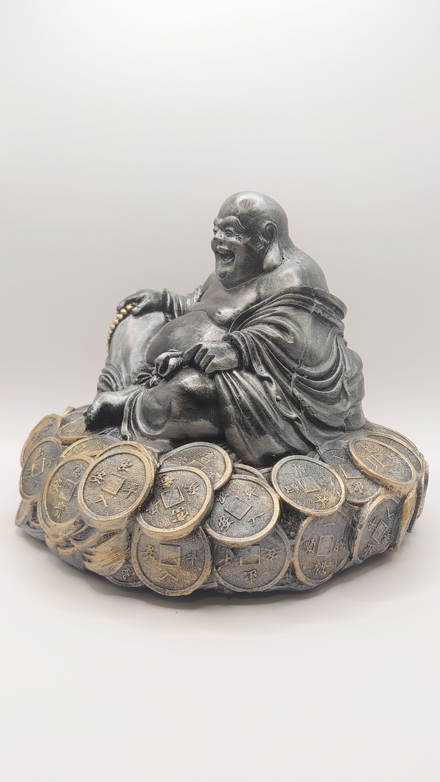 Buda Hotei sobre Monedas (plateado/dorado)