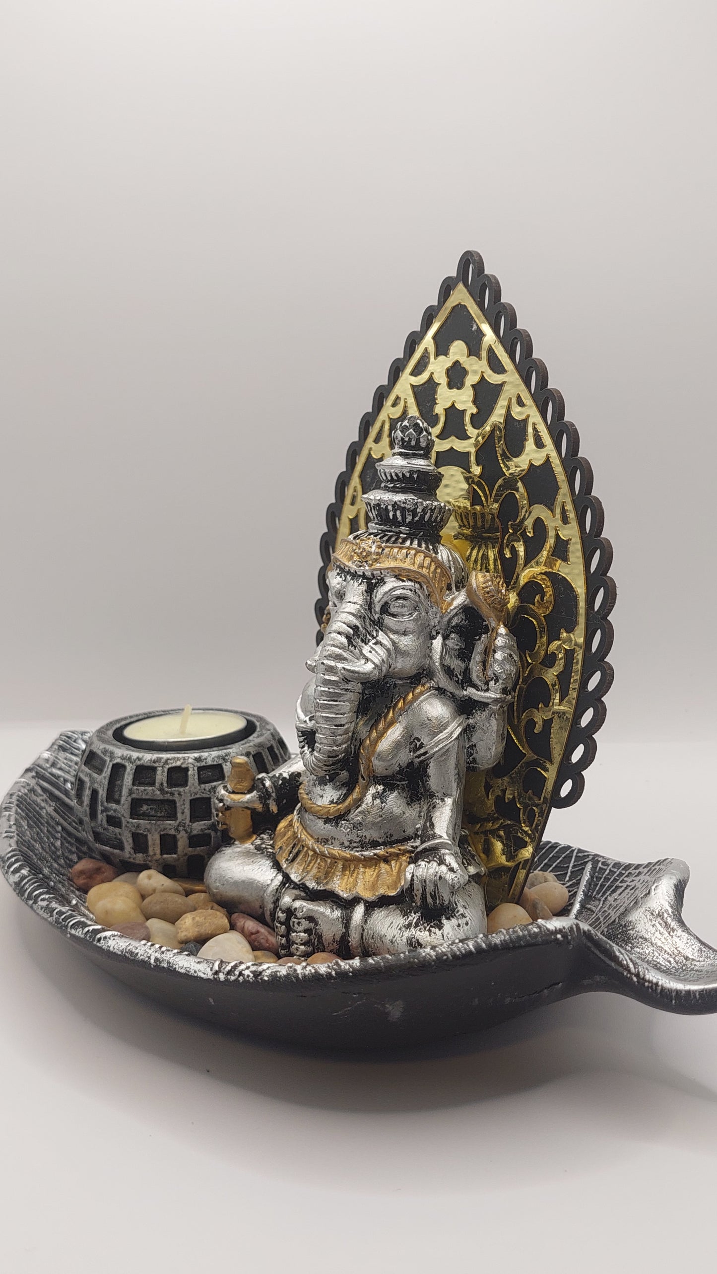 Ganesha con Fondo Dorado (dios hindú)