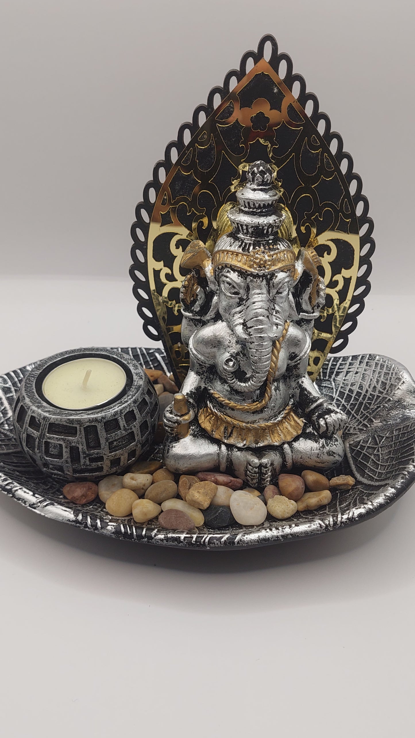 Ganesha con Fondo Dorado (dios hindú)