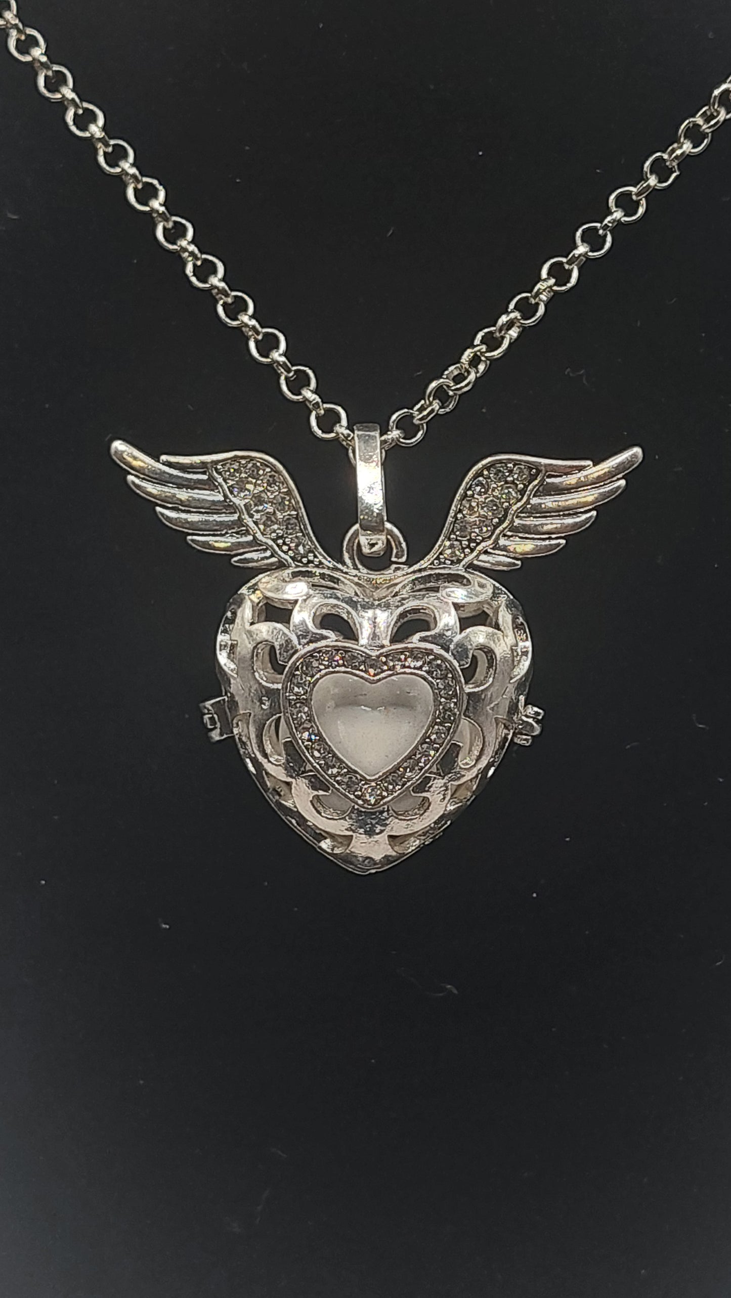 Llamador de Ángeles / Corazón con Brillantes y Alas Blanco