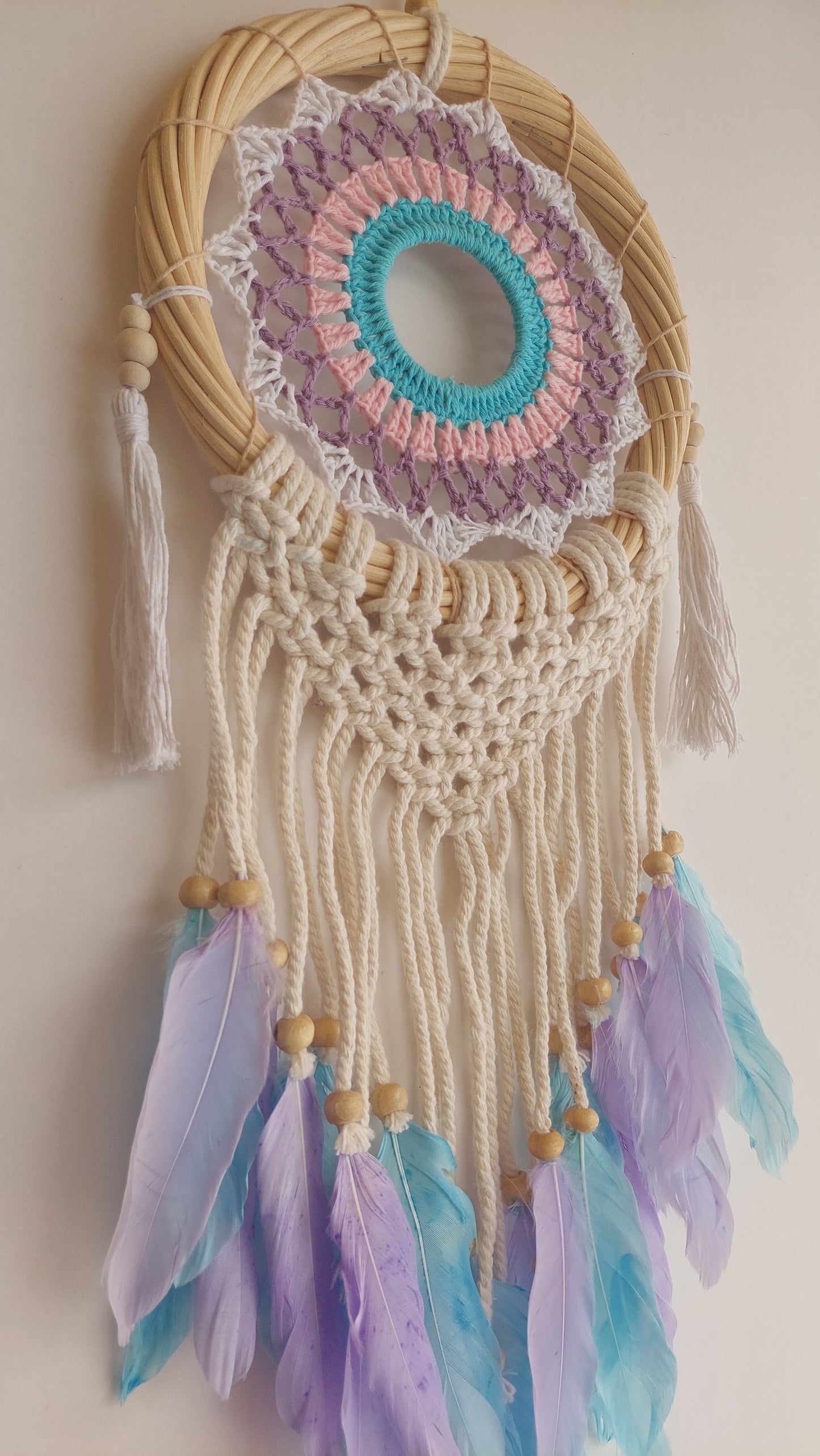 Atrapasueños Aro Bambú Macrame y Plumas (morado y celeste)