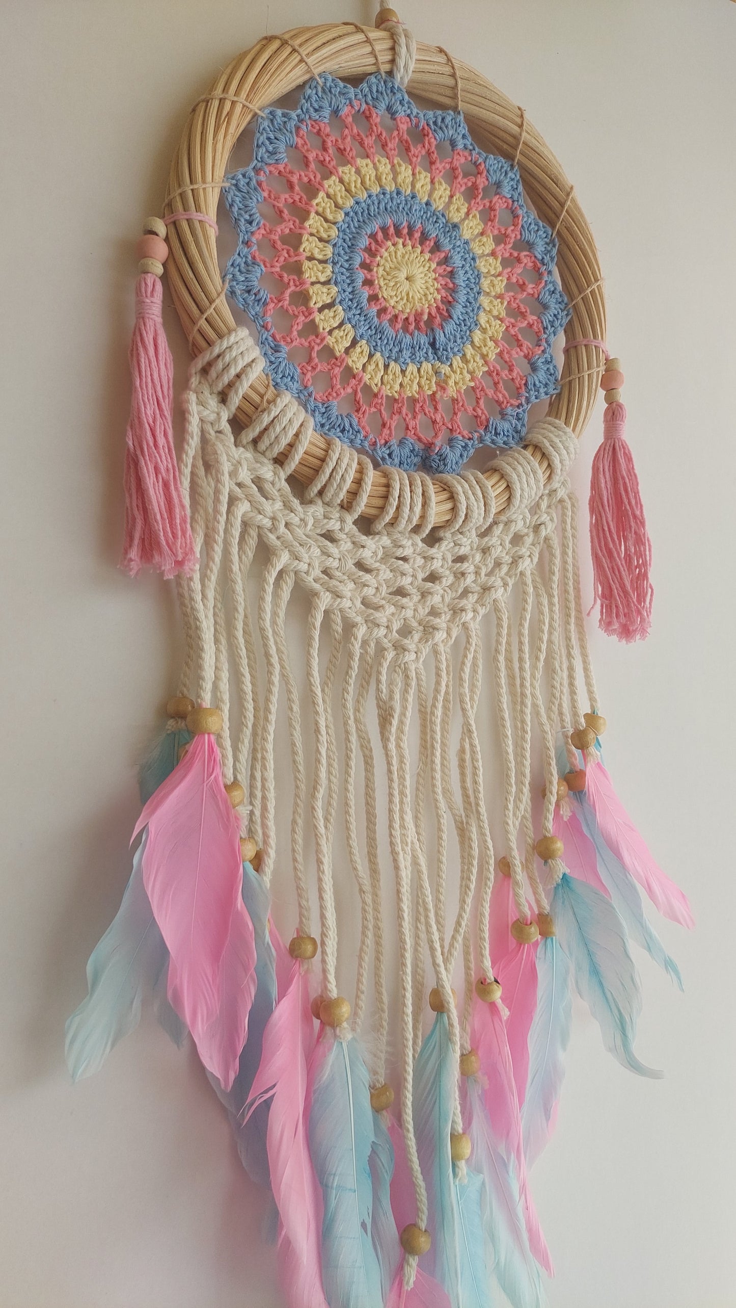 Atrapasueños Aro Bambú Macrame y Plumas (celeste y rosa) 2