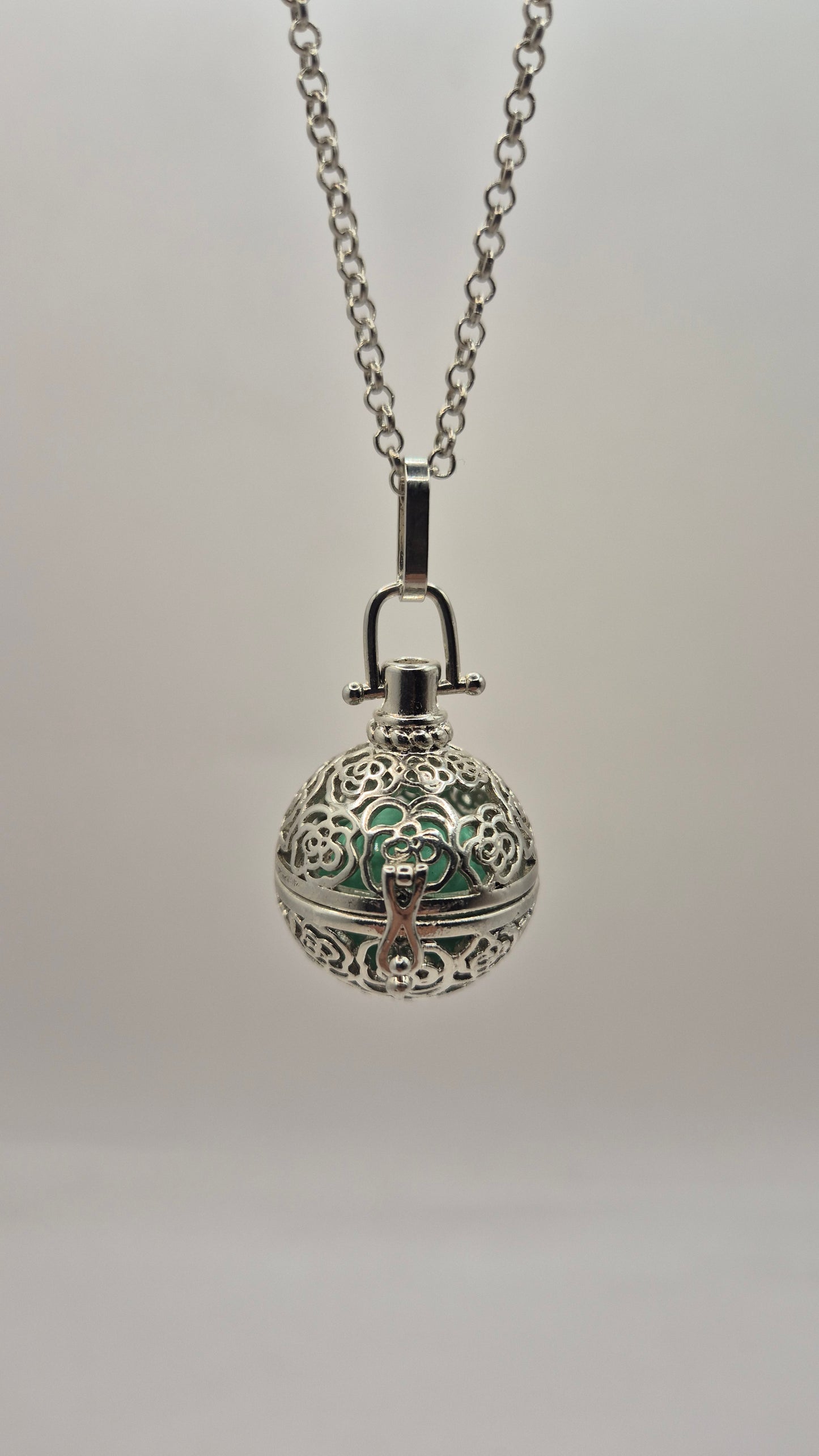 Llamador de Ángeles / Esfera PLATEADA con Rosas / Cascabel Menta