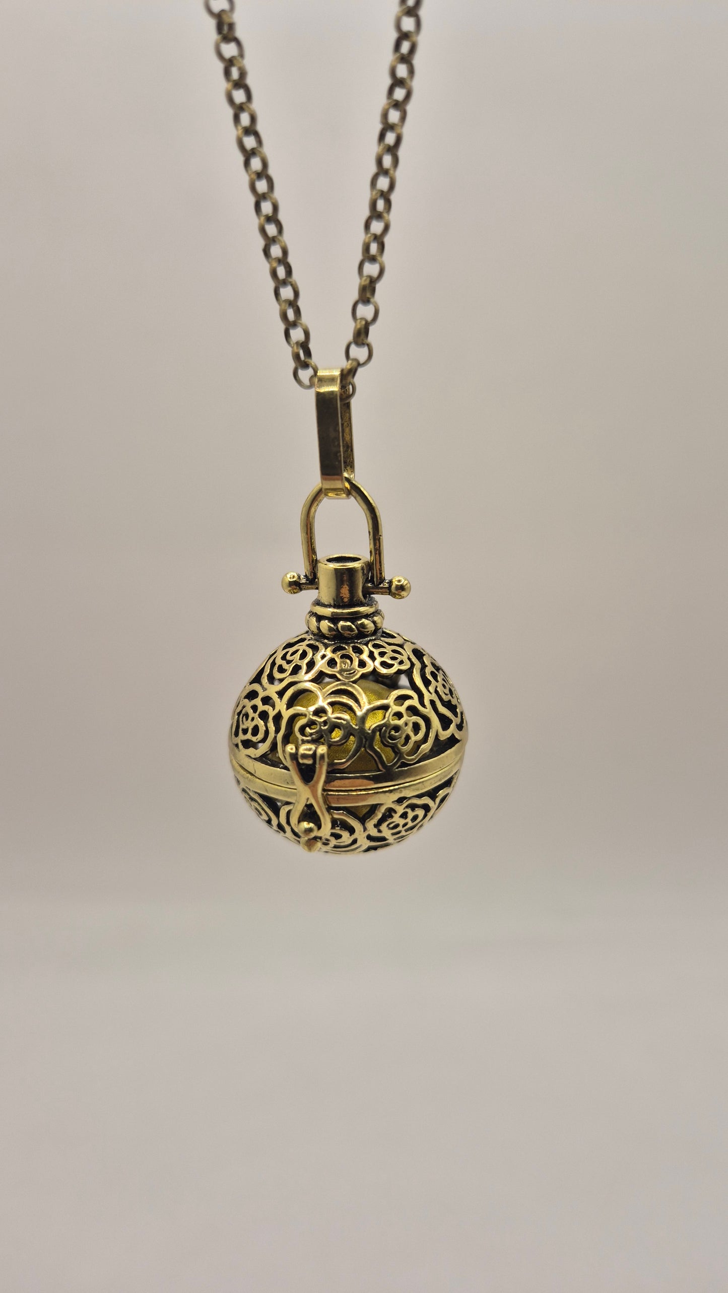 Llamador de Ángeles / Esfera DORADO ANTIGUO con Rosas / Cascabel Oro