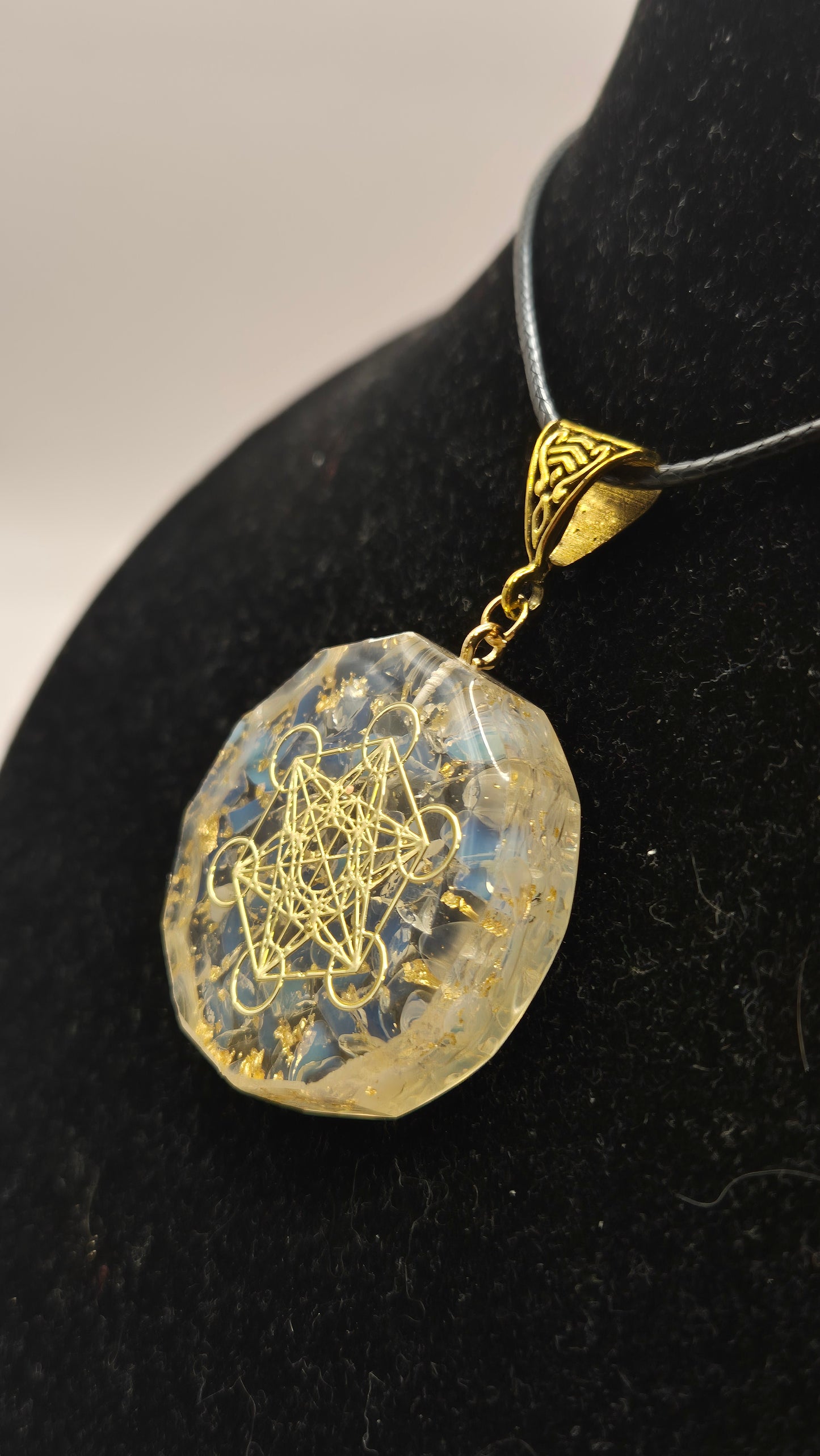 Collar dije Orgonita Cubo de Metatrón (color 1)