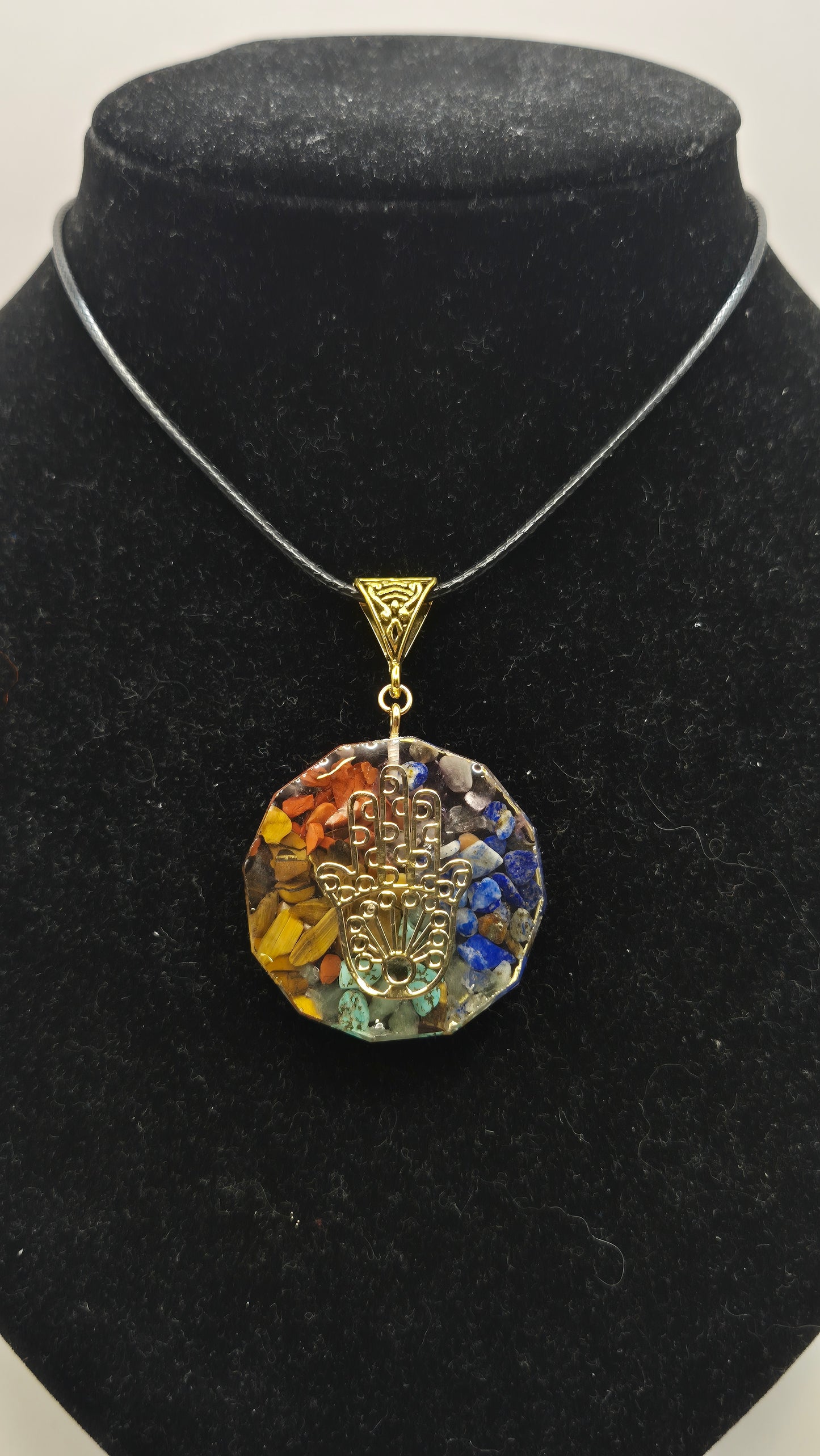 Collar dije Orgonita Mano de Hamsa (color 1)