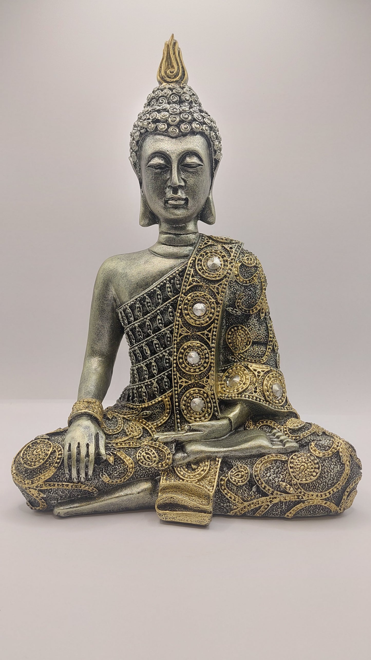 Buda con Mano sobre Regazo y Rodilla (plata y dorado) "Mudra bhumisparsha"