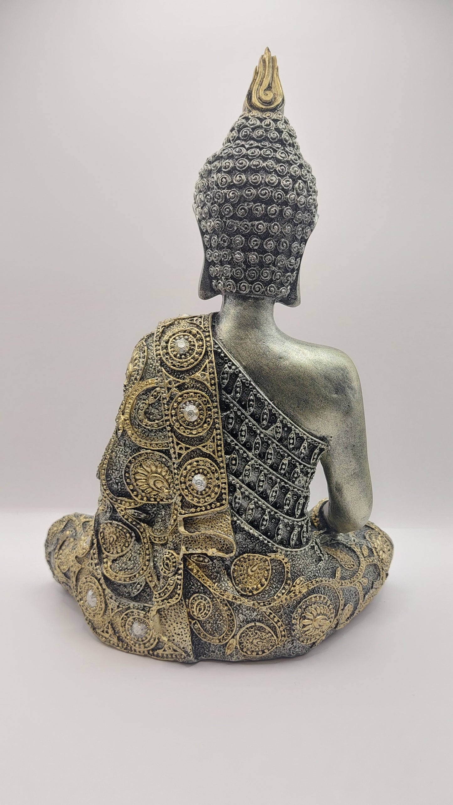 Buda con Mano sobre Regazo y Rodilla (plata y dorado) "Mudra bhumisparsha"