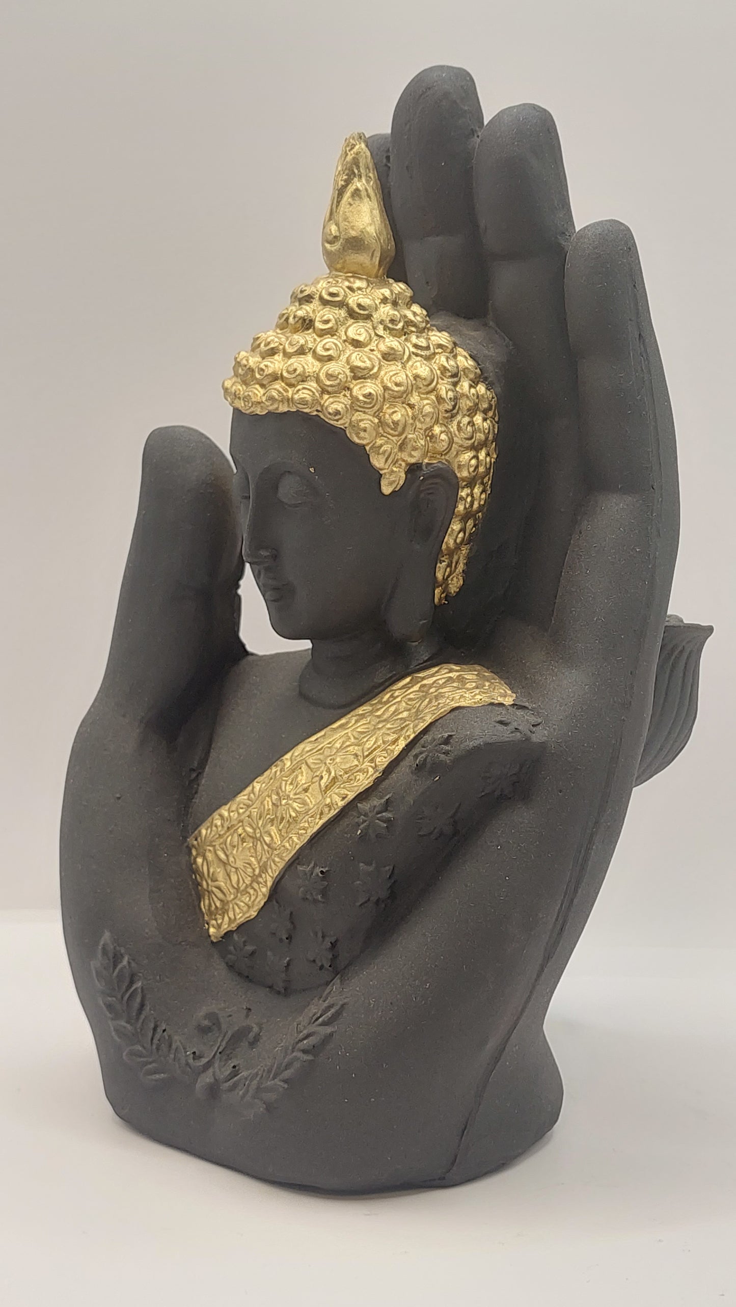 Mano con Buda negro/dorado "Mudra abhaya"