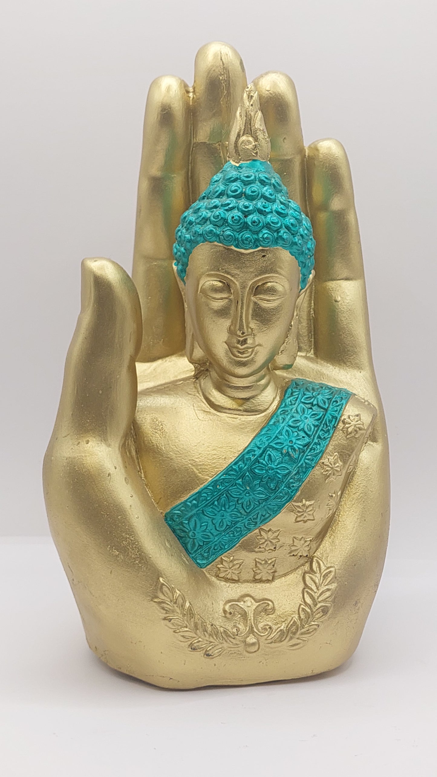 Mano con Buda dorado/verde "Mudra abhaya"