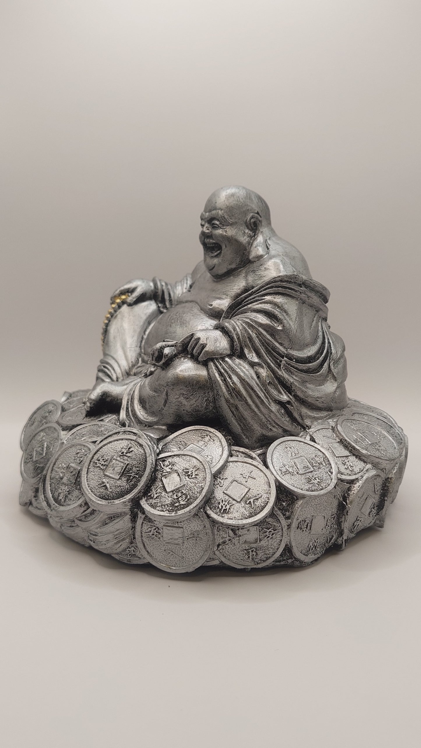 Buda Hotei sobre Monedas (plateado)