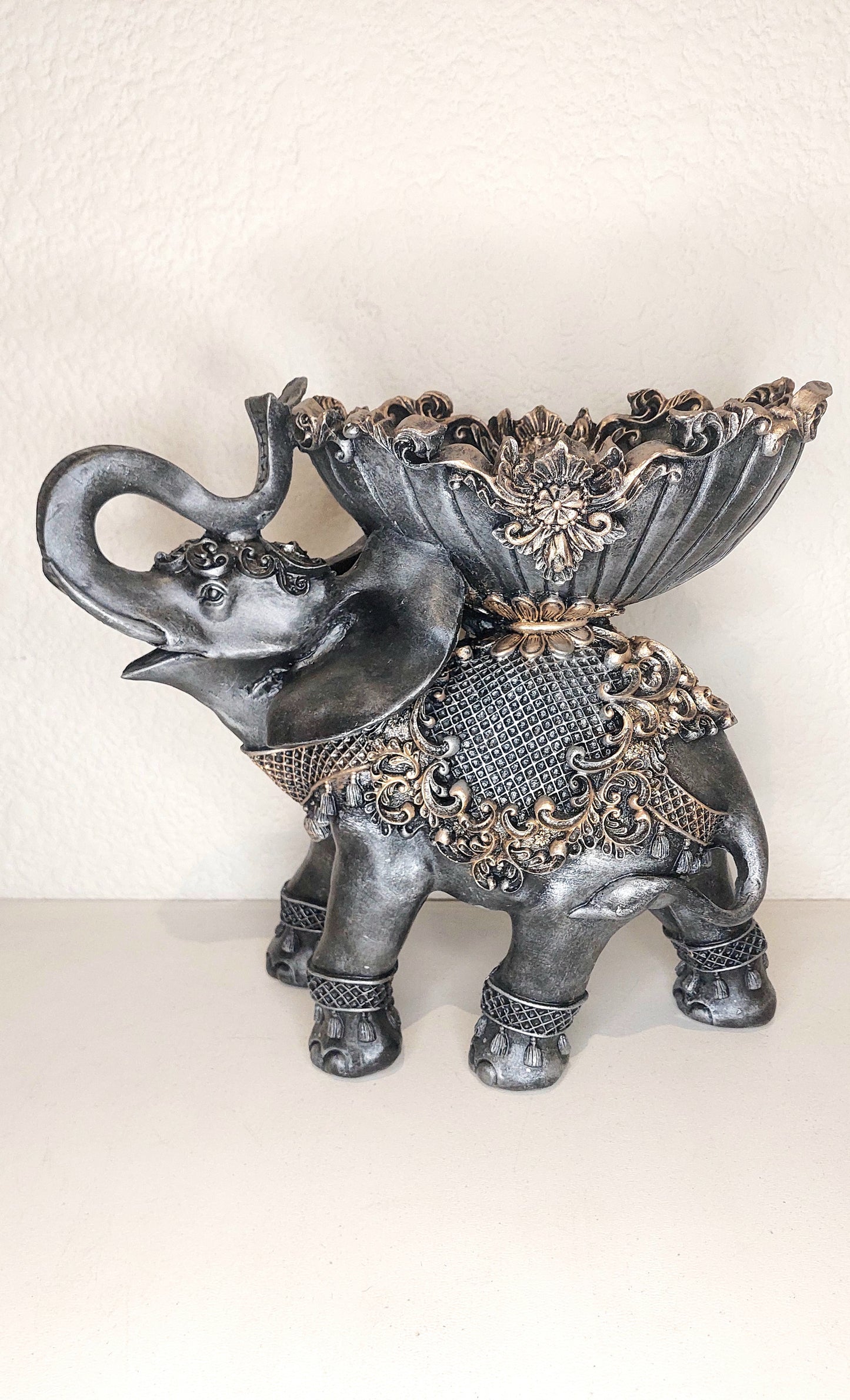 Elefante con Cuenco (plateado)