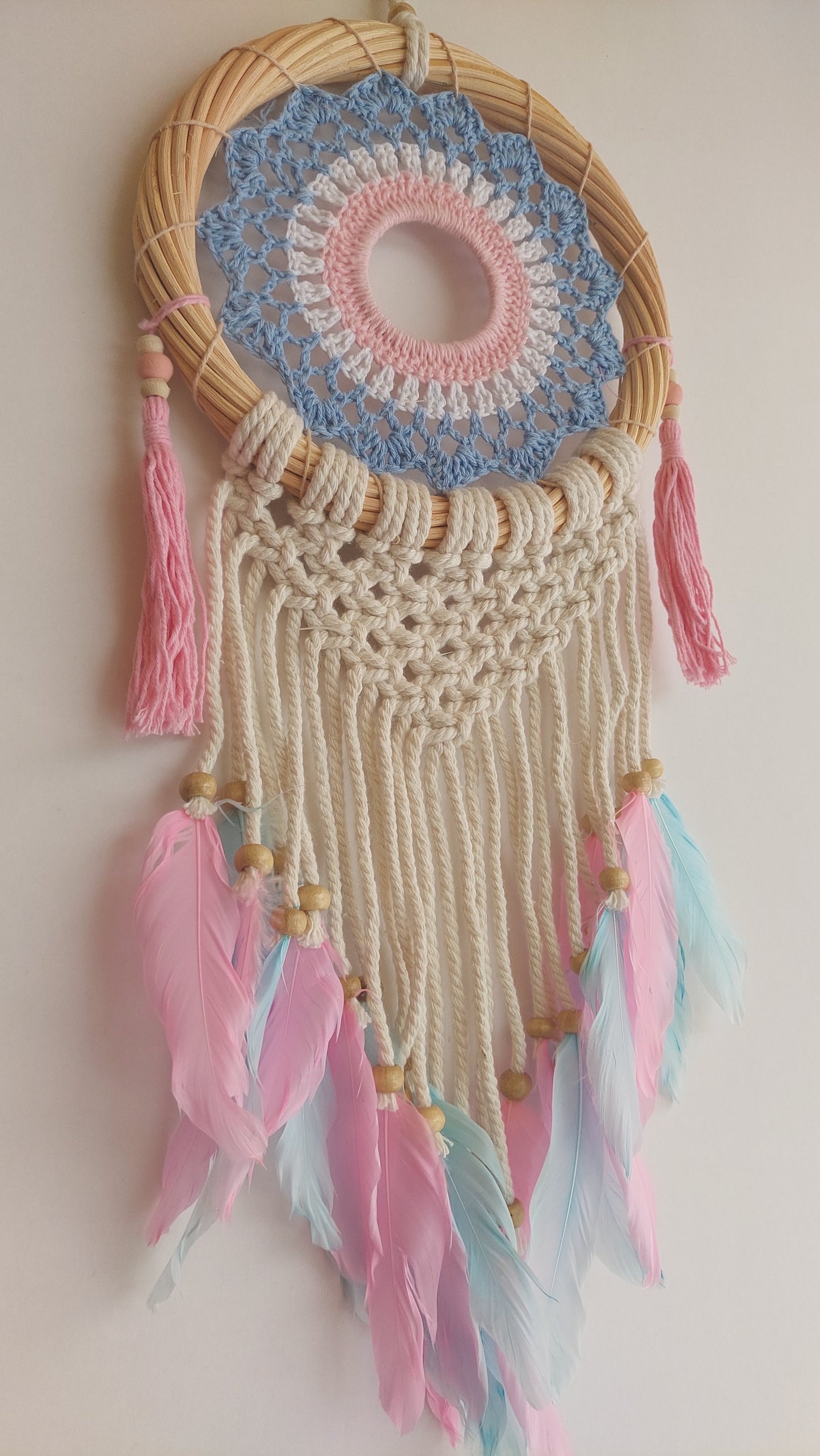 Atrapasueños Aro Bambú Macrame y Plumas (celeste y rosa)