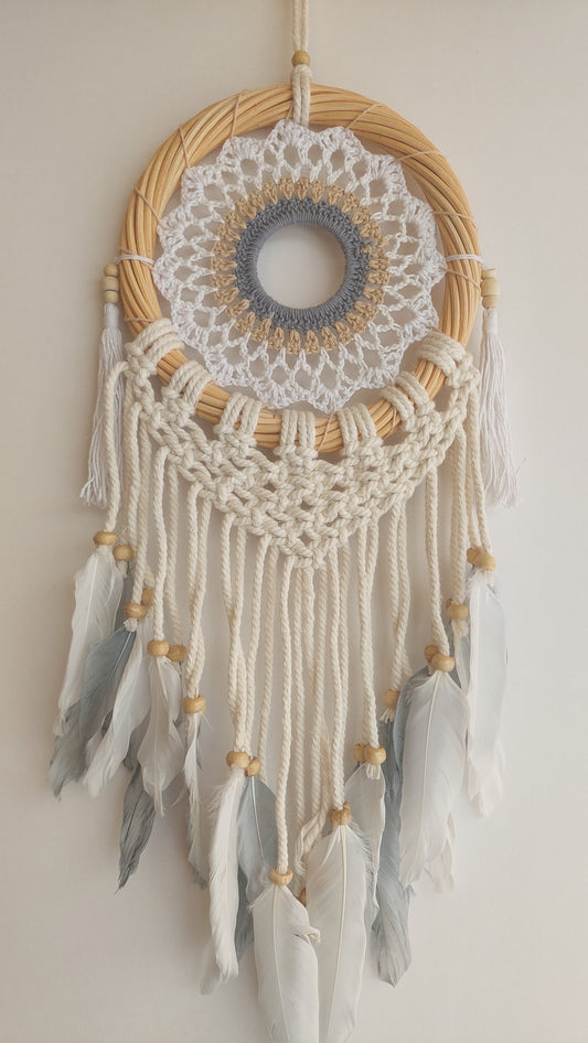 Atrapasueños Aro Bambú Macrame y Plumas (blanco y gris)