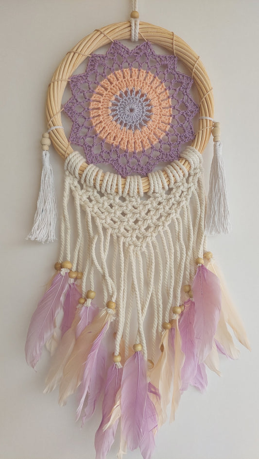 Atrapasueños Aro Bambú Macrame y Plumas (morado y salmon)